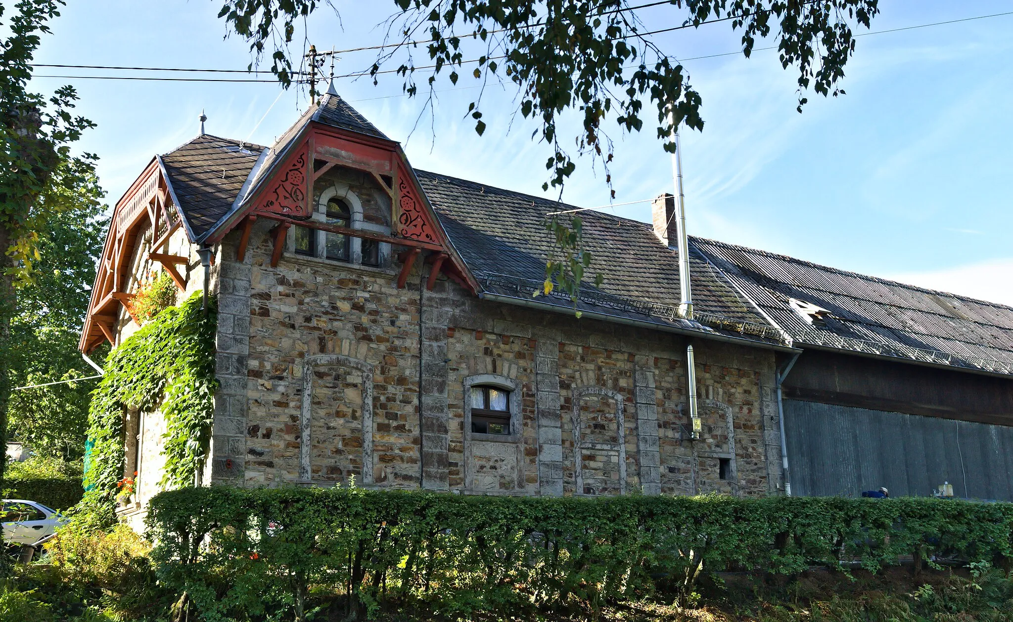 Photo showing: Cultural heritage monument, Hauptstr 5, Hundsdorf (Westerwald), Germany. Quarrystone building with one level, erected approx. 1900