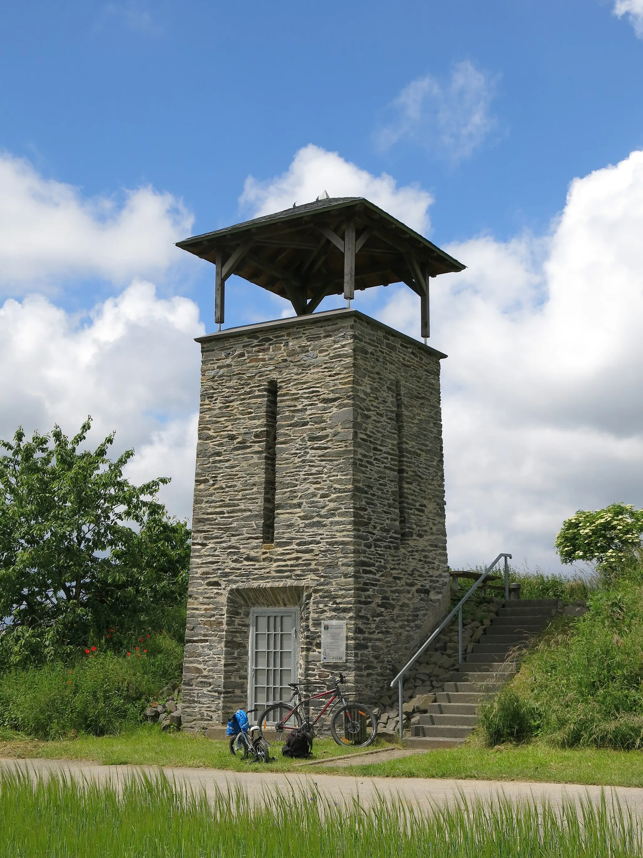 Photo showing: Lookout tower near Bell, Rhein-Hunsrück. See panorama-photo.net for a panoramic view from the tower.