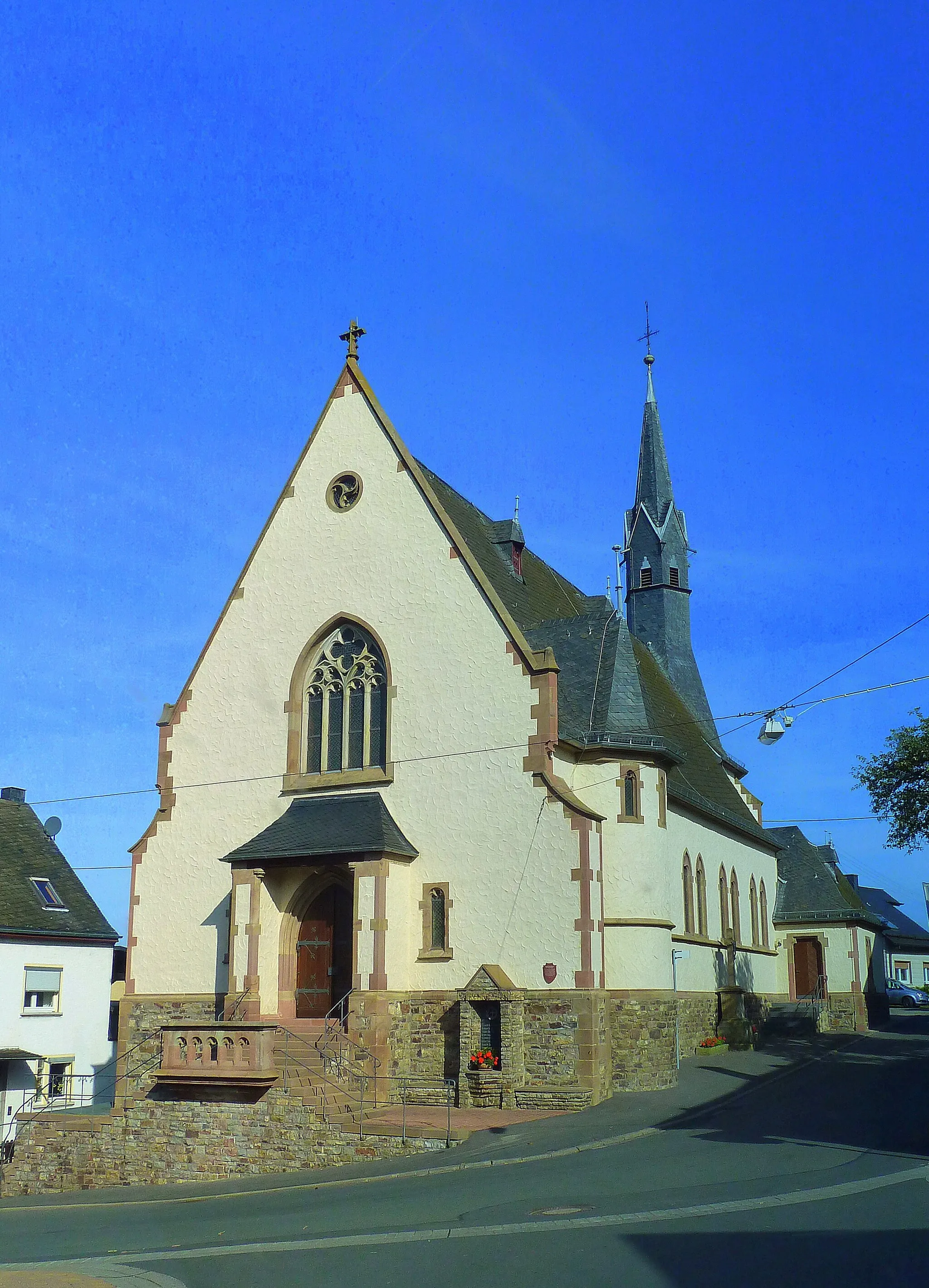 Photo showing: katholische Kirche St. Franz Xaver in Bruschied, Hunsrück, Rheinland-Pfalz; erbaut 1892-1893 nach Entwurf des Architekten Max Meckel; unter Denkmalschutz