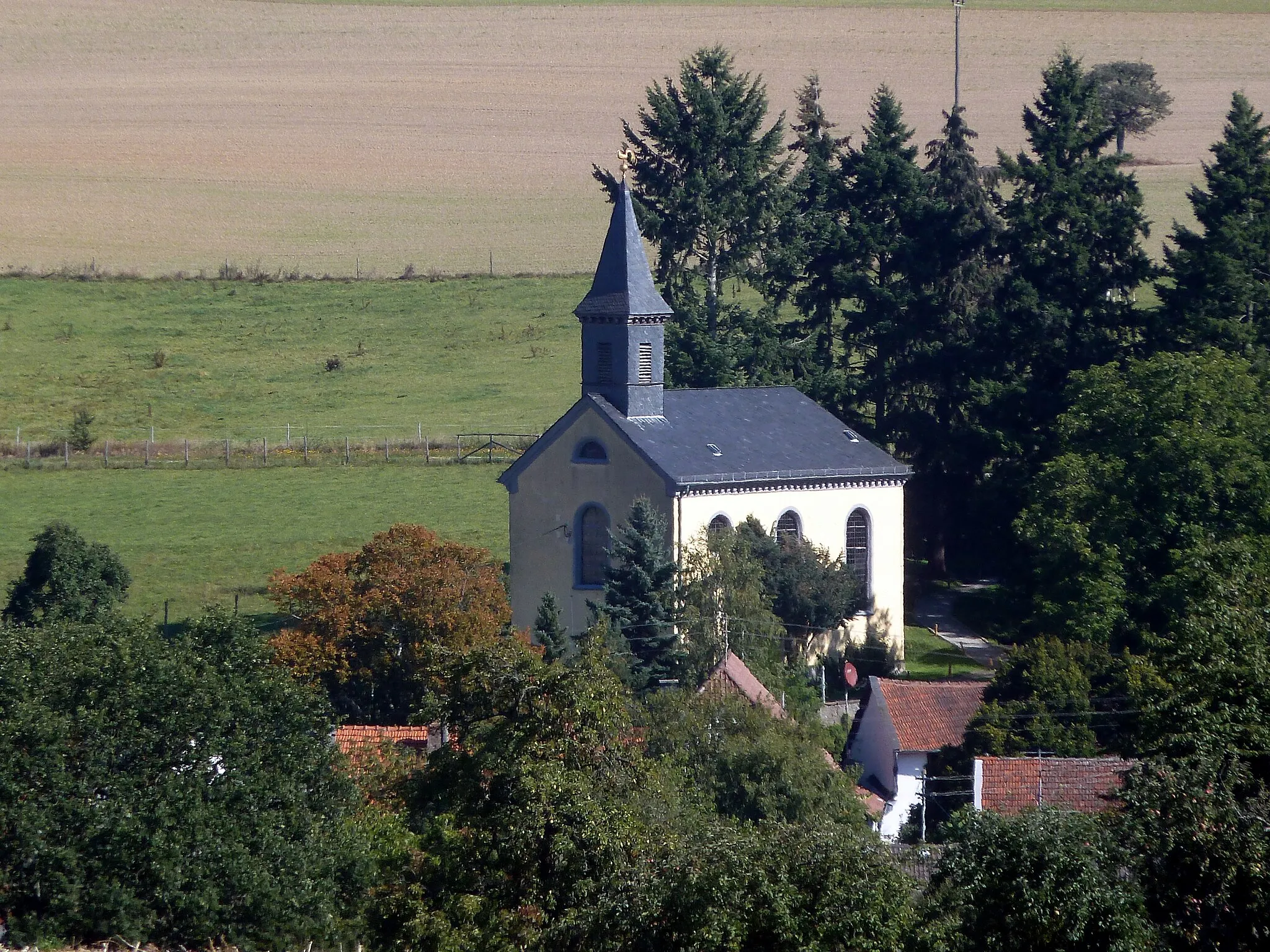 Photo showing: Kirche in Winterbach. Die um 1560 erstmals erwähnte  Vorgängerkirche der heutigen Kirche war die Nikolauskapelle