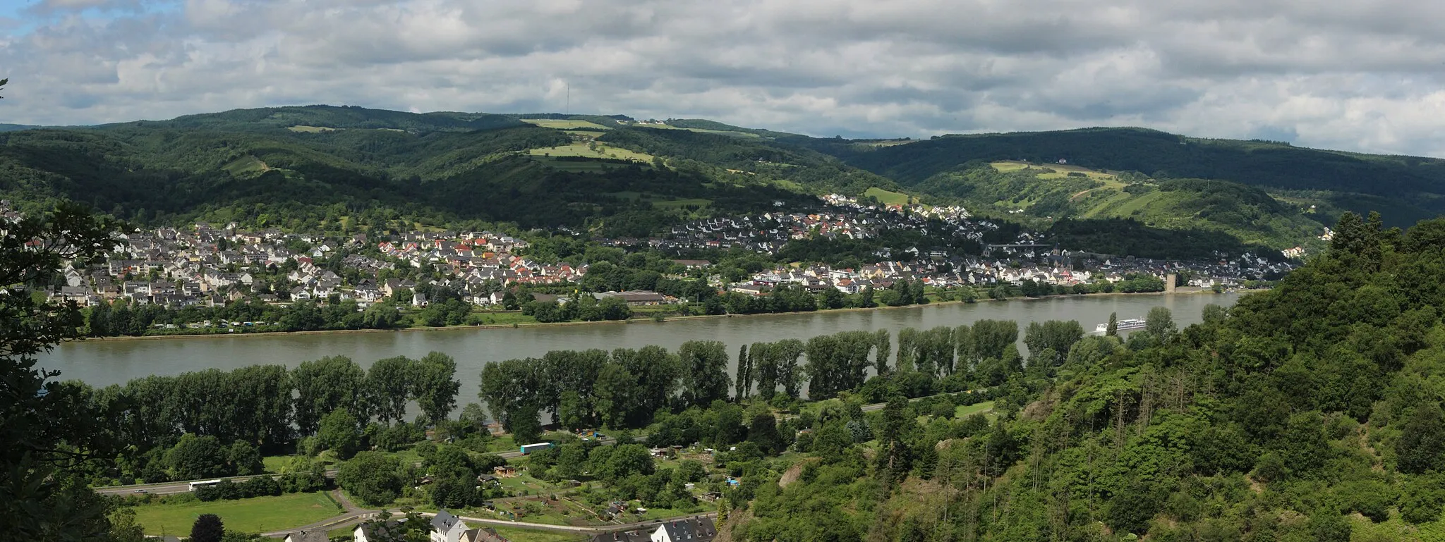 Photo showing: A view from the Rheinsteig on Brey and Rhens