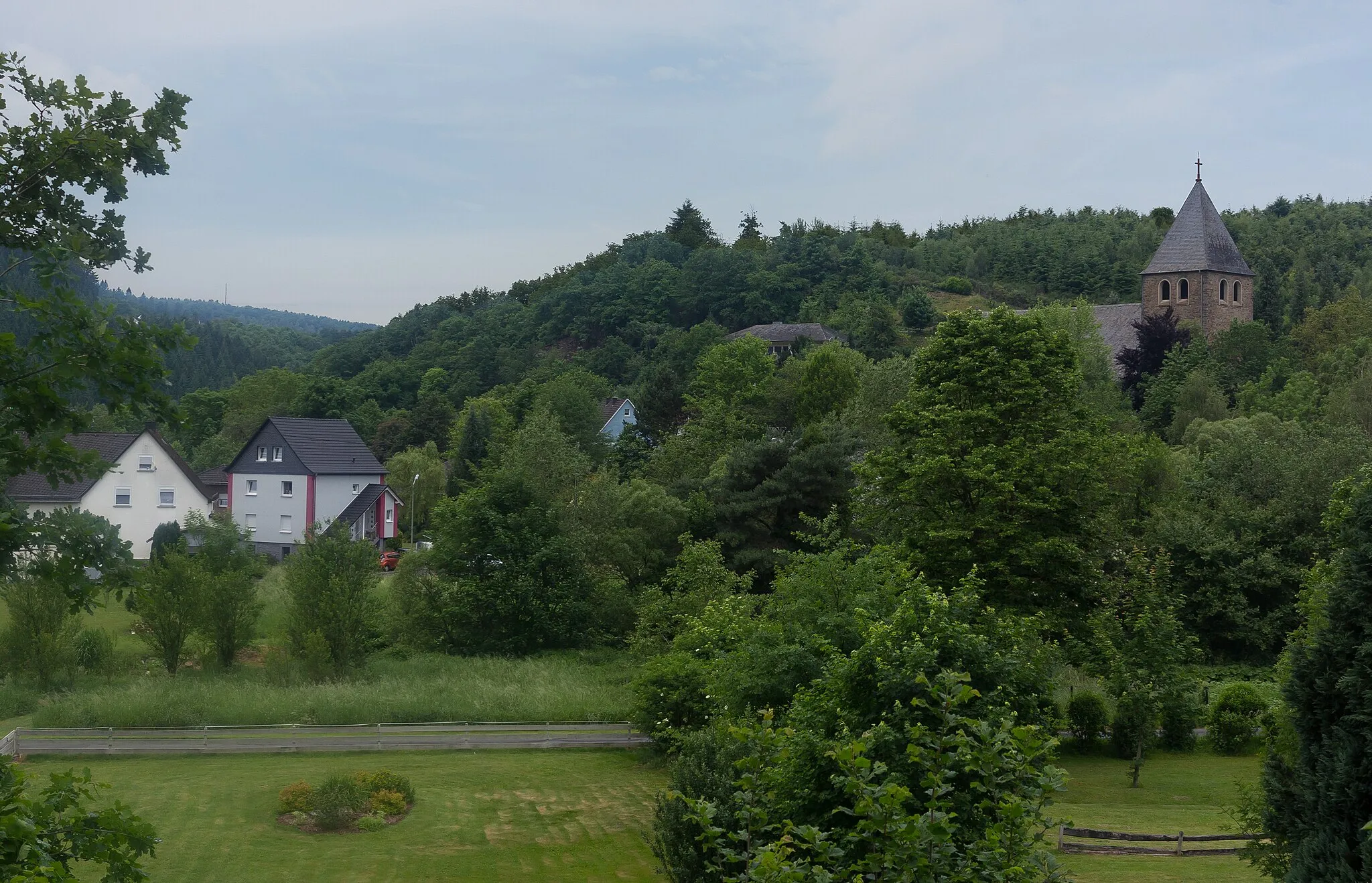 Photo showing: Alsdorf, church in the street