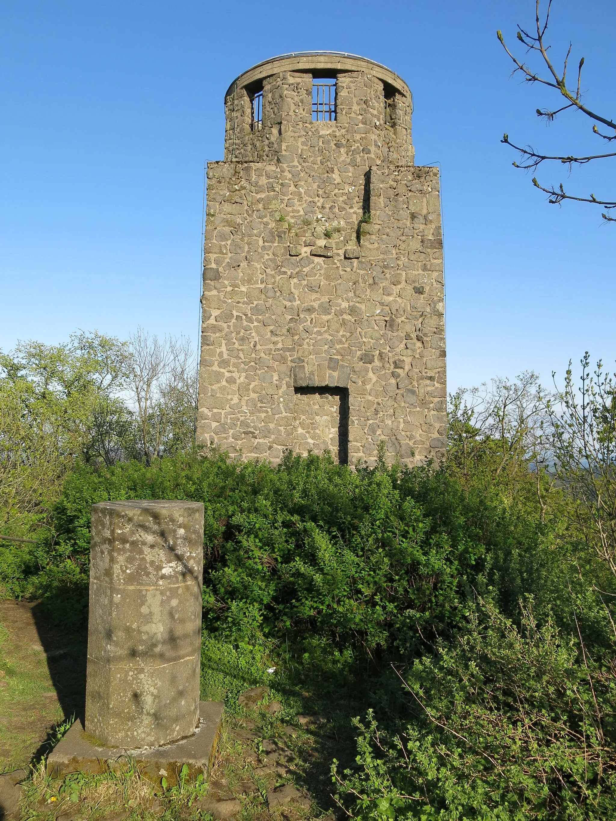 Photo showing: Der Kaiser-Wilhelm-Turm auf der Hohen Acht in der Eifel von Westen.