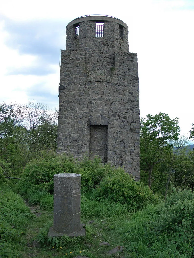 Photo showing: Peak of the Hohen Acht with Kaiser-Wilhelm-Turm