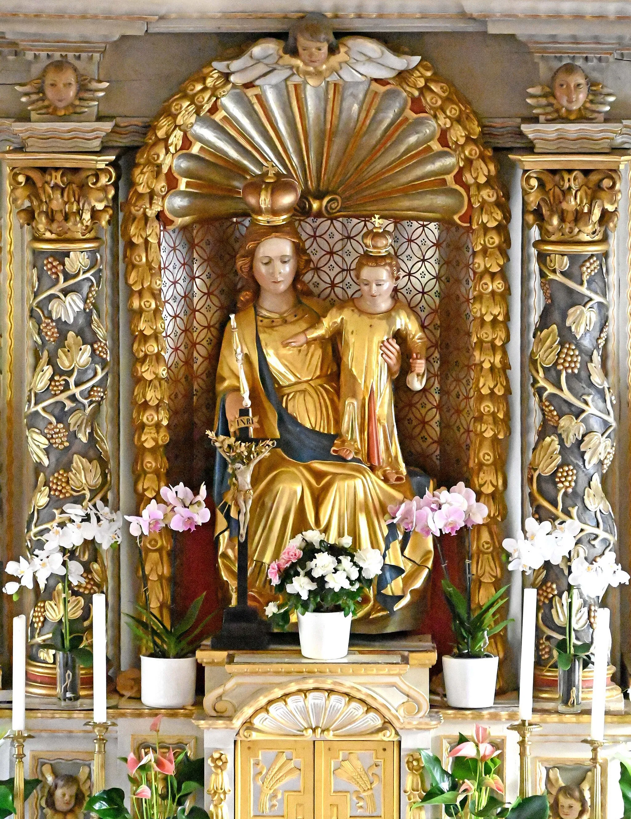 Photo showing: St. Apollonia (Winkel), barocker Hochaltar, Mittelnische mit Madonna und Jesuskind