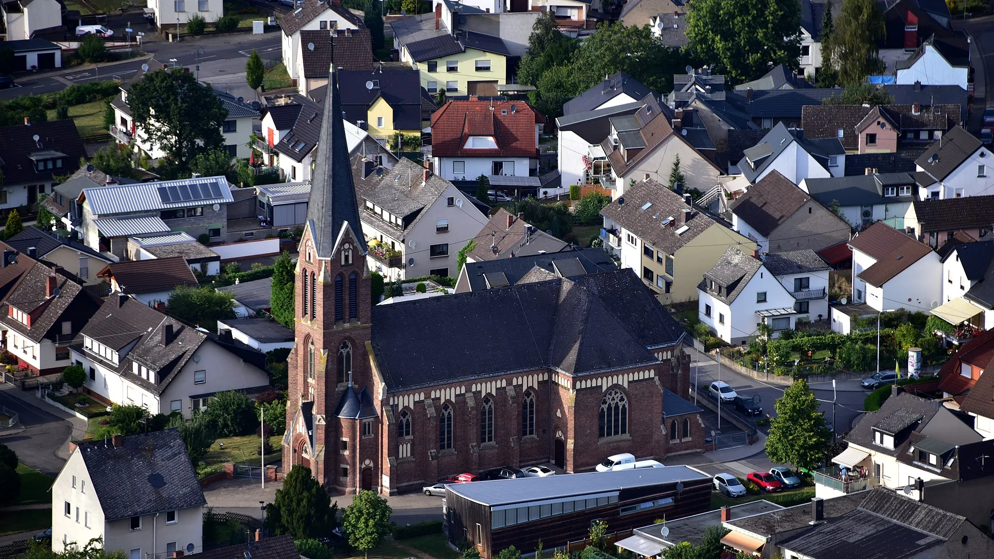 Photo showing: Weitersburg, St. Marien, Luftaufnahme (2016)