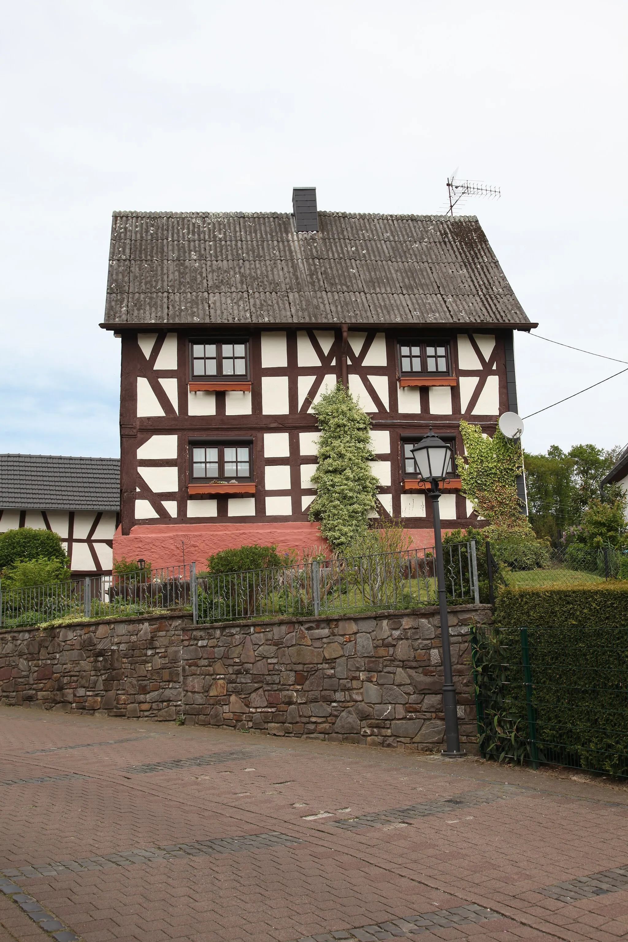 Photo showing: Oberlahr timbered house, heritage building, street named Hauptstr. 9 from 18th century