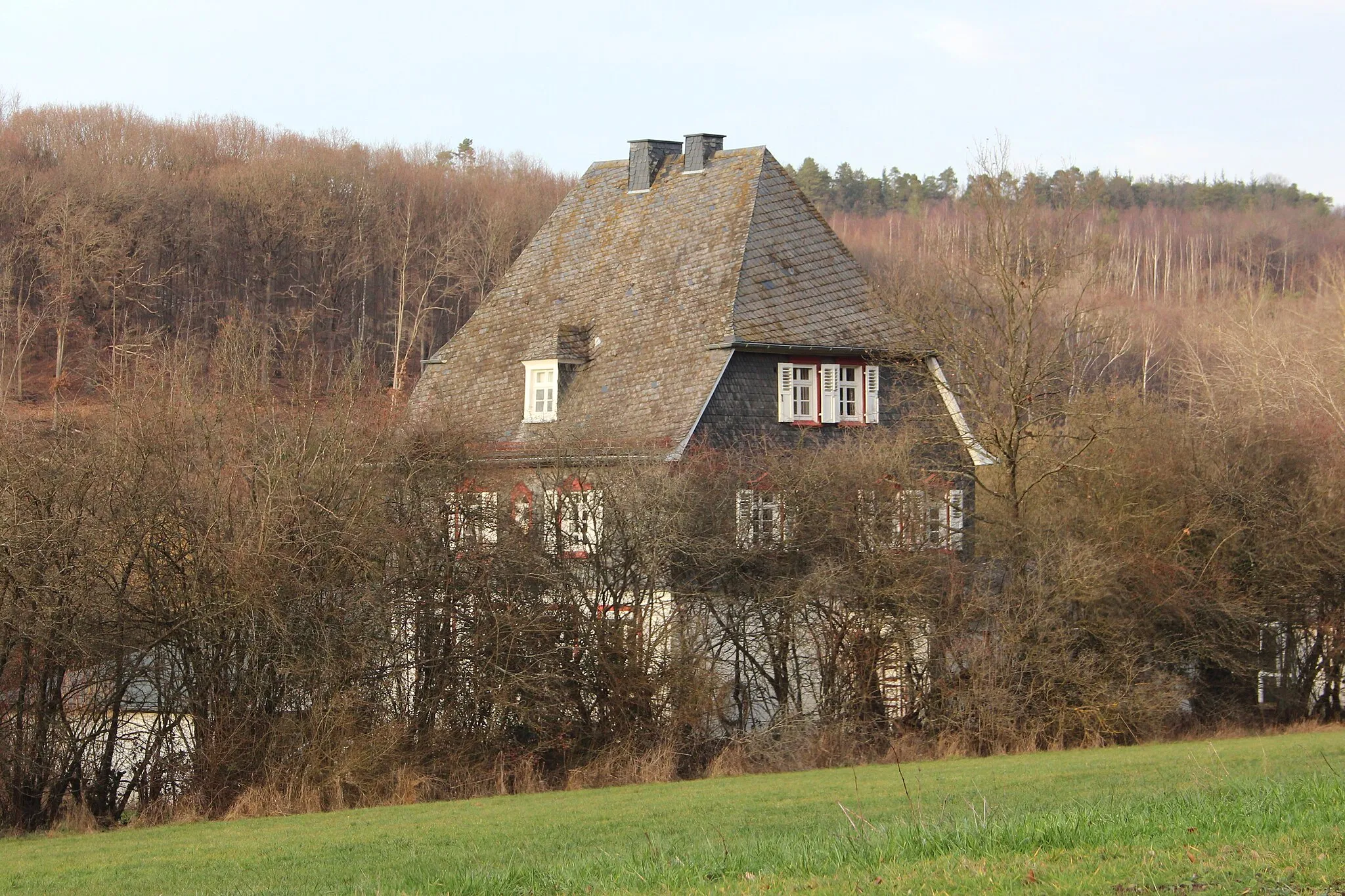 Photo showing: Schulhaus, Grube Louise, Ortsteil von Bürdenbach, Landkreis Altenkirchen, Rheinland-Pfalz