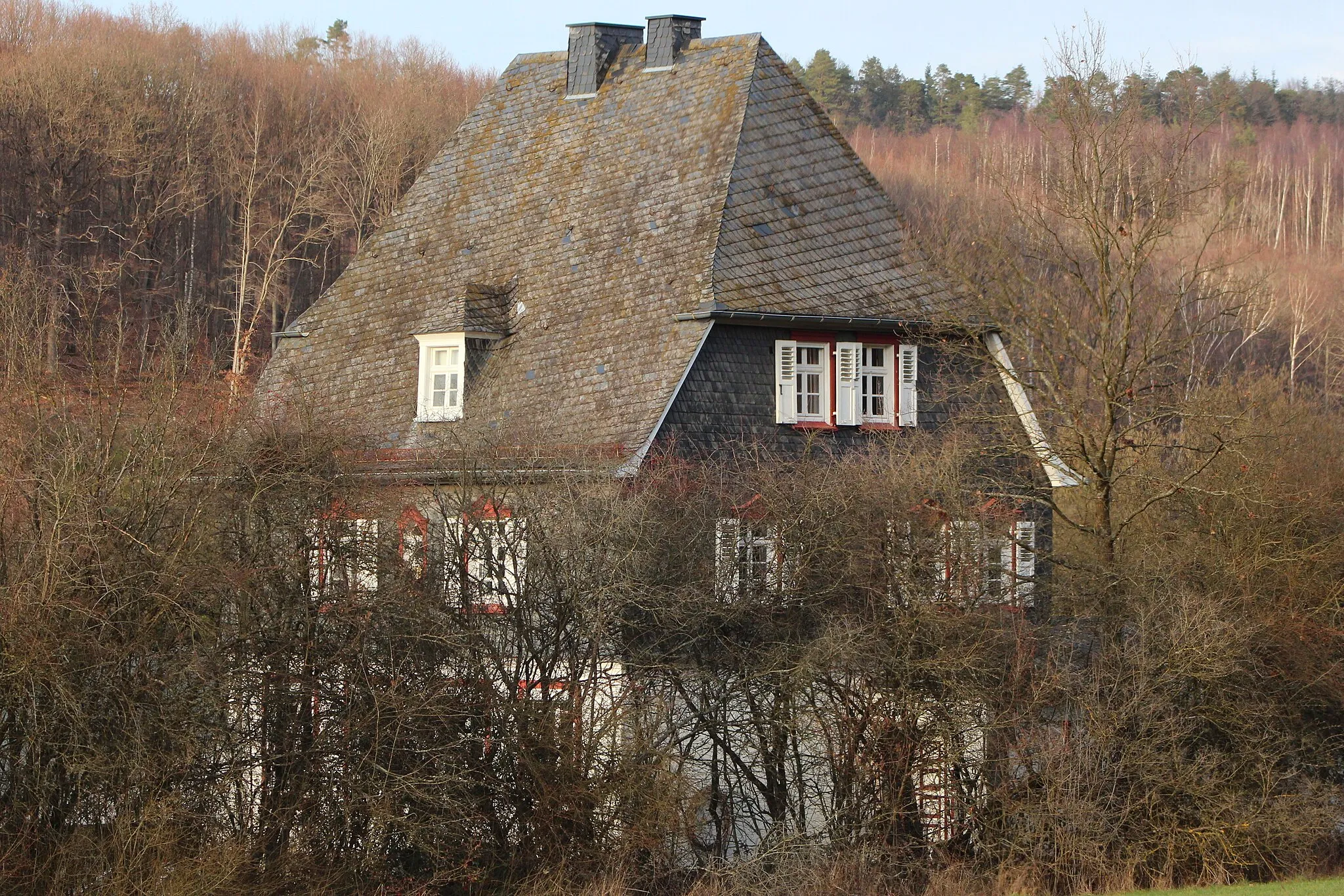 Photo showing: Schulhaus, Grube Louise, Ortsteil von Bürdenbach, Landkreis Altenkirchen, Rheinland-Pfalz
