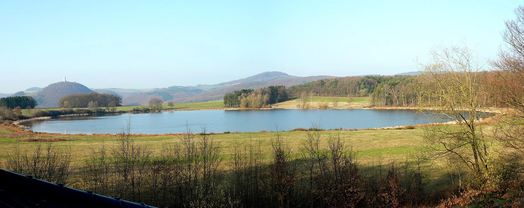 Photo showing: Rodder Maar, a lake of possibly vulcanic origin near Niederdürenbach, Eifel