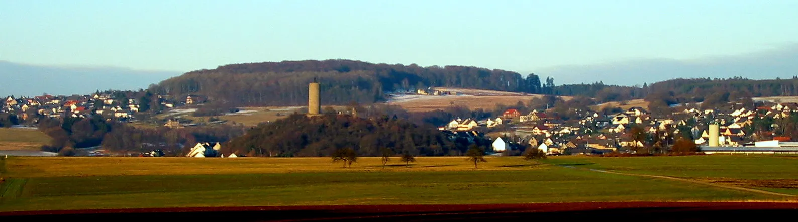 Photo showing: Der Ort Hartenfels mitsamt dem Burgberg