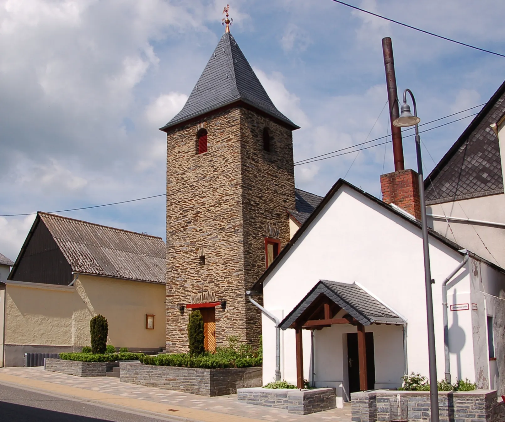 Photo showing: protestant church and “Backes” (baking house)