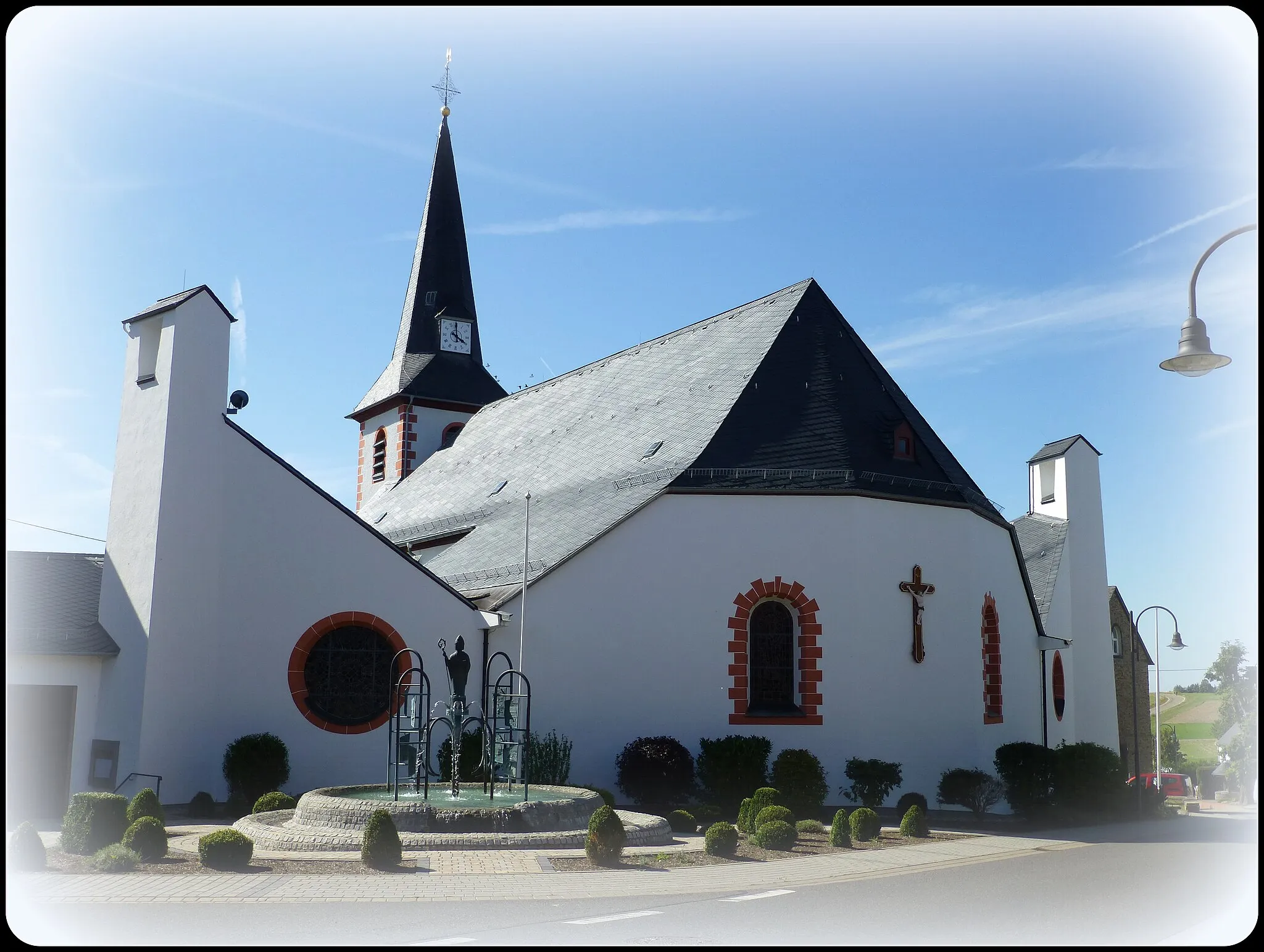 Photo showing: Halsenbach –  Kath. Kirche St. Lambertus