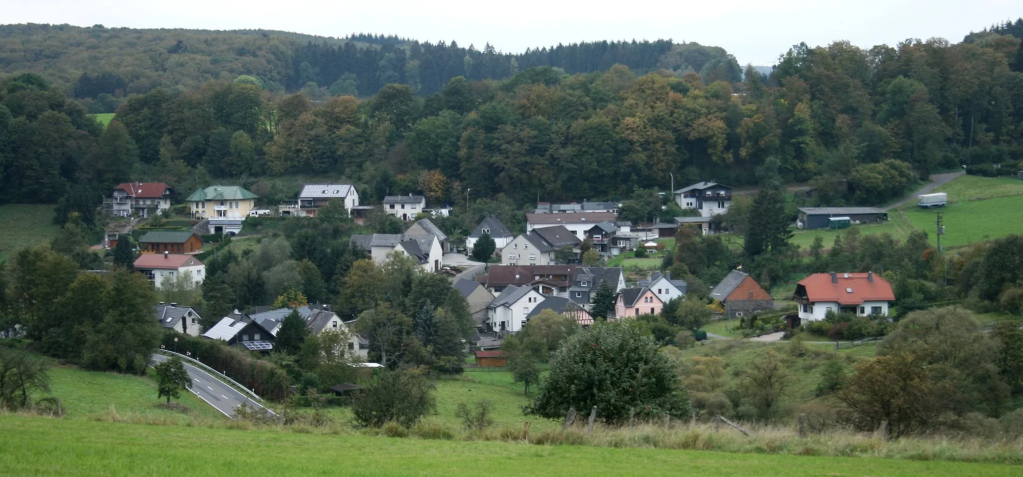 Photo showing: View from South East over Zürbach village (Maxsain municipality) in Westerwald, Rhineland-Palatinate, Germany