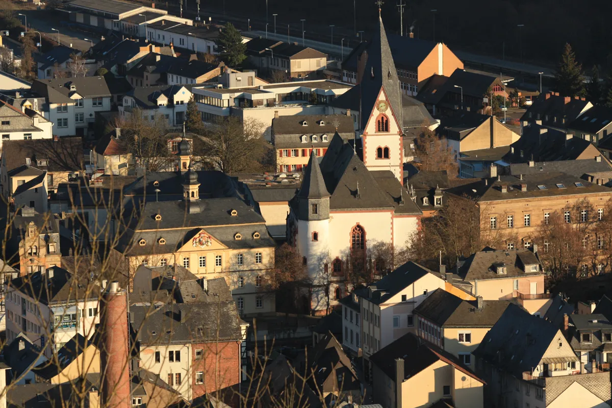 Photo showing: Kirn (Germany): View from the Kyrburg-Castle to City Hall, Church and Wilhelm-Dröscher-Haus.