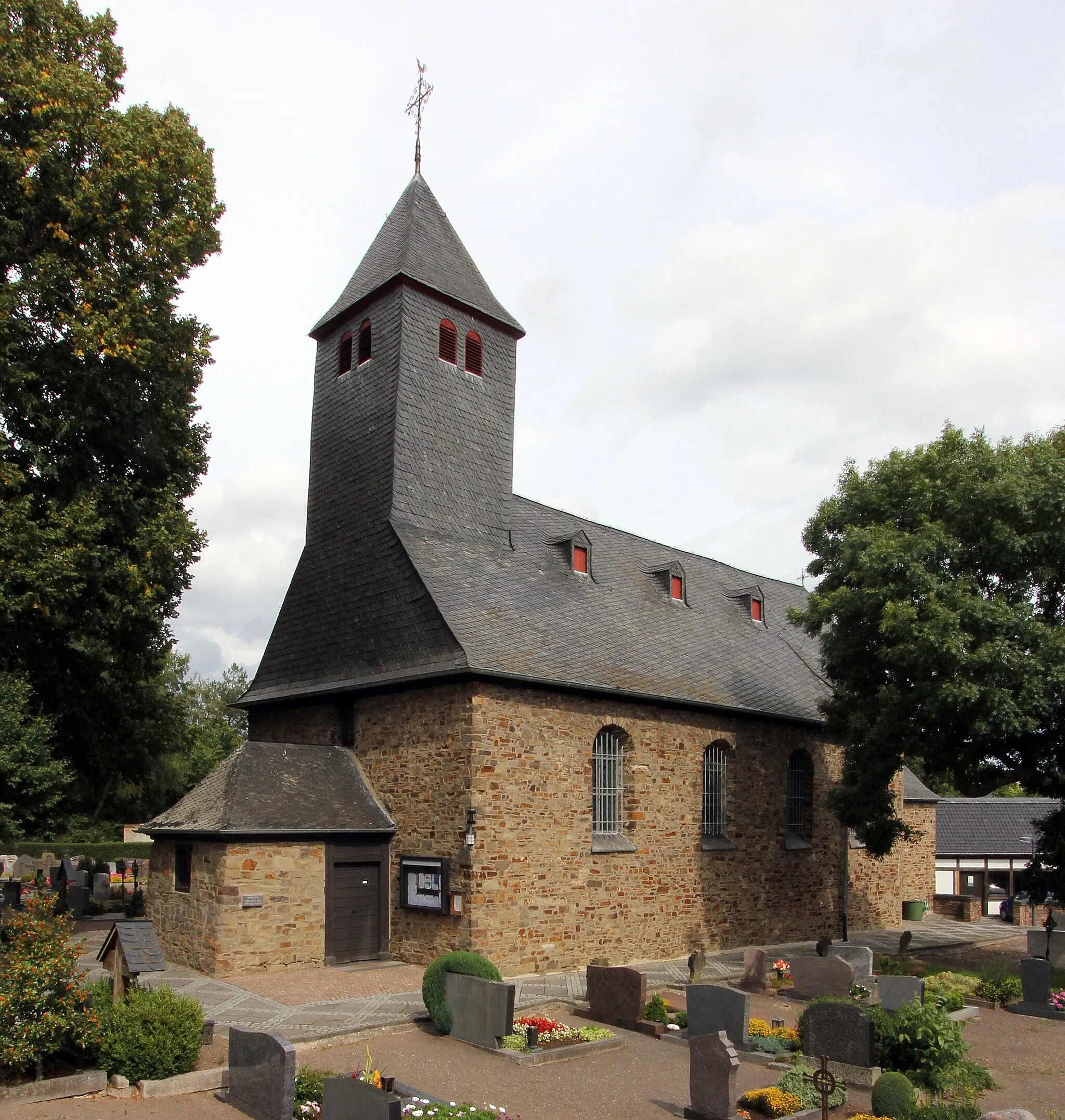 Photo showing: Rheinbach OT Hilberath, Eidbusch 8, Katholische Pfarrkirche St. Martin
This is a photograph of an architectural monument. It is on the list of cultural monuments of Rheinbach, no. 13.