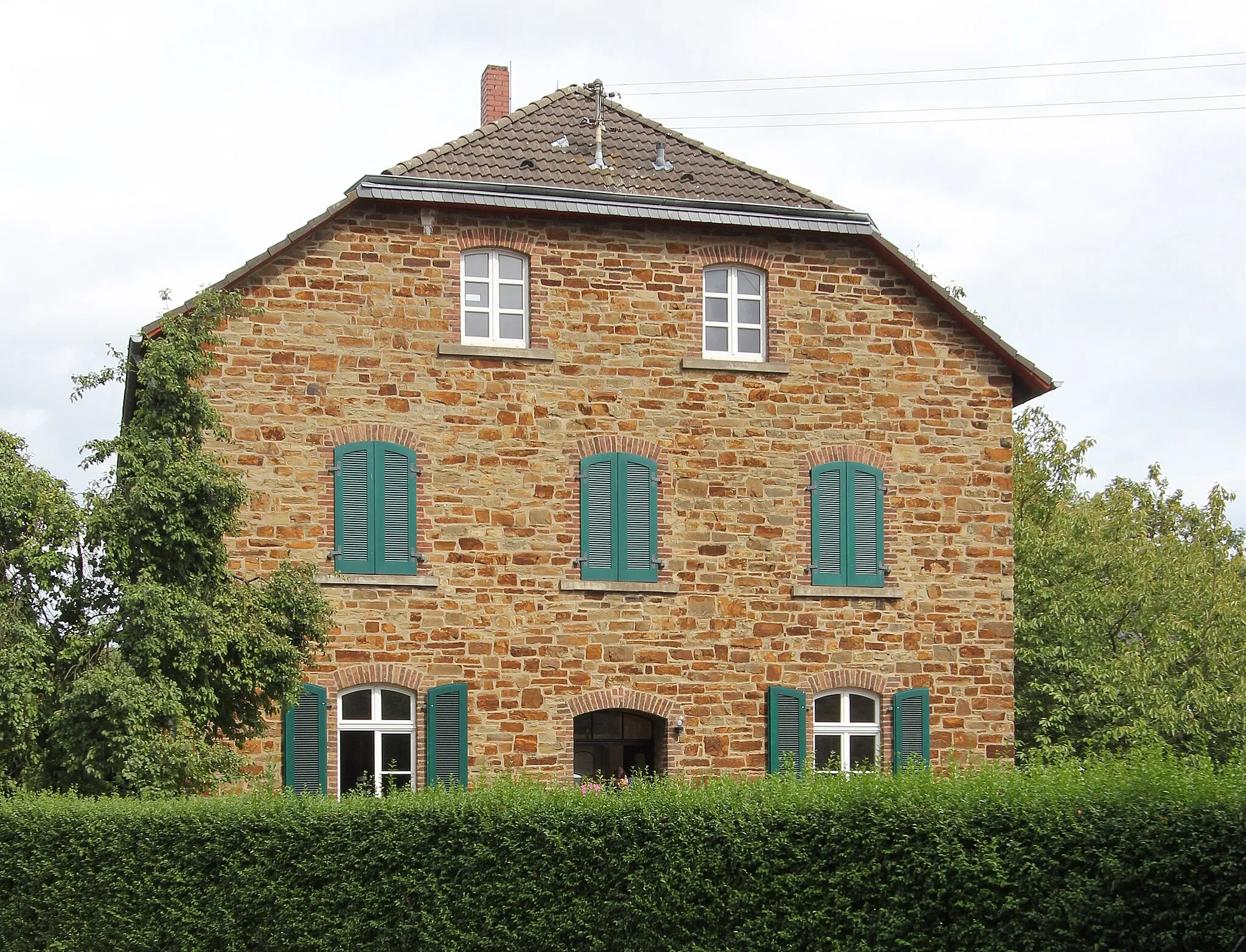 Photo showing: Rheinbach OT Hilberath, Kirchweg 6, Katholisches Pfarrhaus
This is a photograph of an architectural monument. It is on the list of cultural monuments of Rheinbach, no. 13.