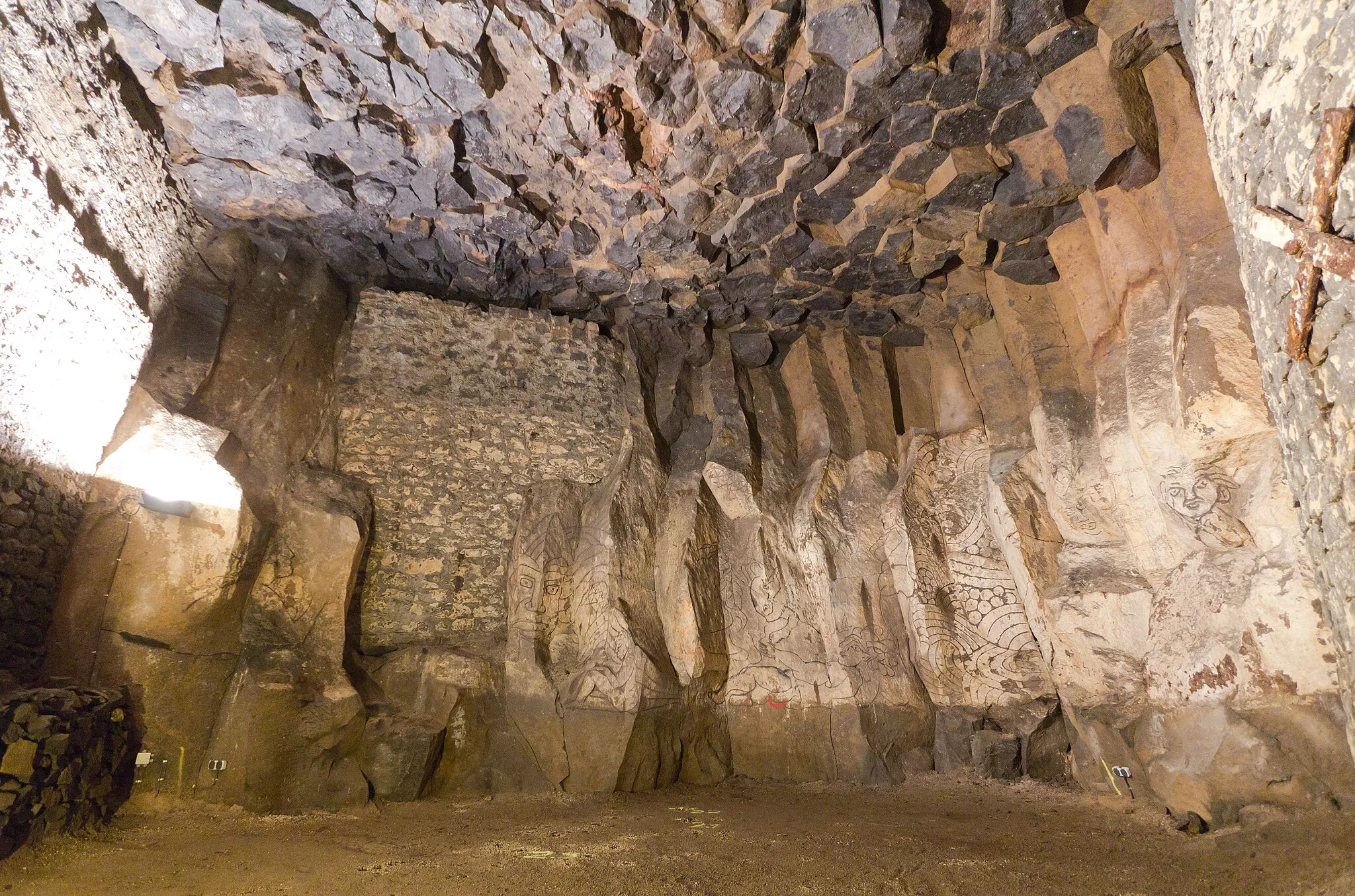 Photo showing: Alter Trauungs-Saal im Lavakeller Mendig, mit Wandmalereien