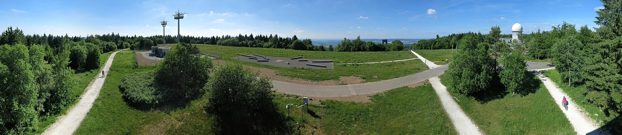 Photo showing: Panoramic view from the lookout-tower on the Erbeskopf in the Hunsrück range. The view is reduced by trees essentially to the close range.