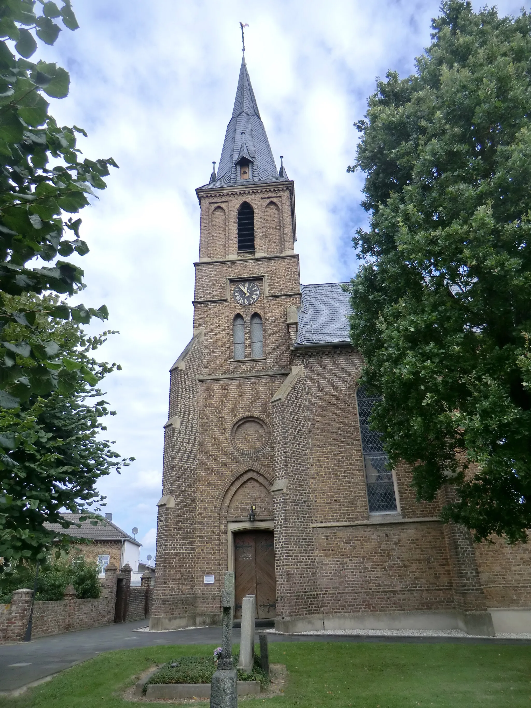 Photo showing: St. Cosmas, St. Damian (Grafschaft-Eckendorf)