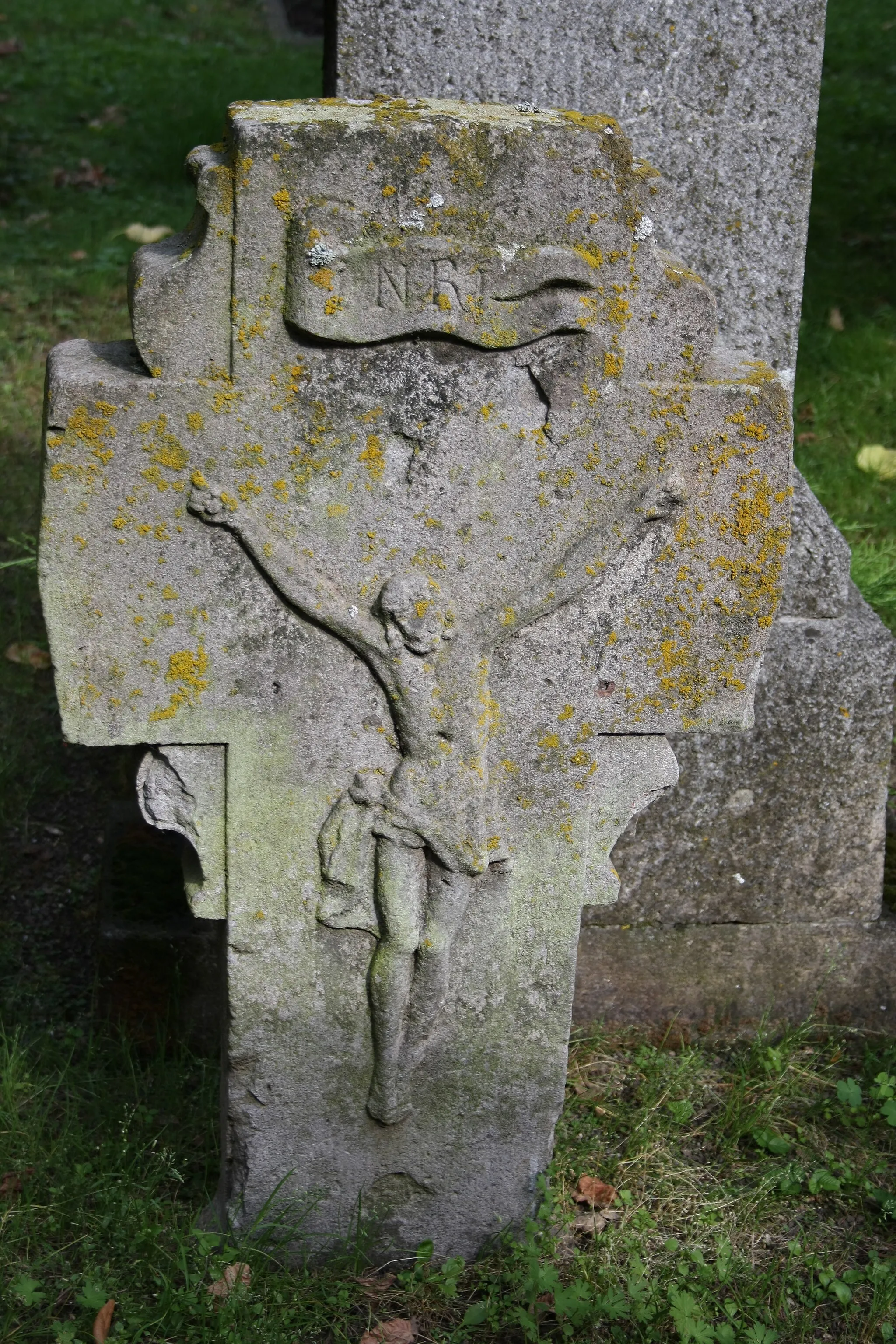 Photo showing: Grabkreuz an der katholischen Kirche St. Cosmas und Damian in Eckendorf