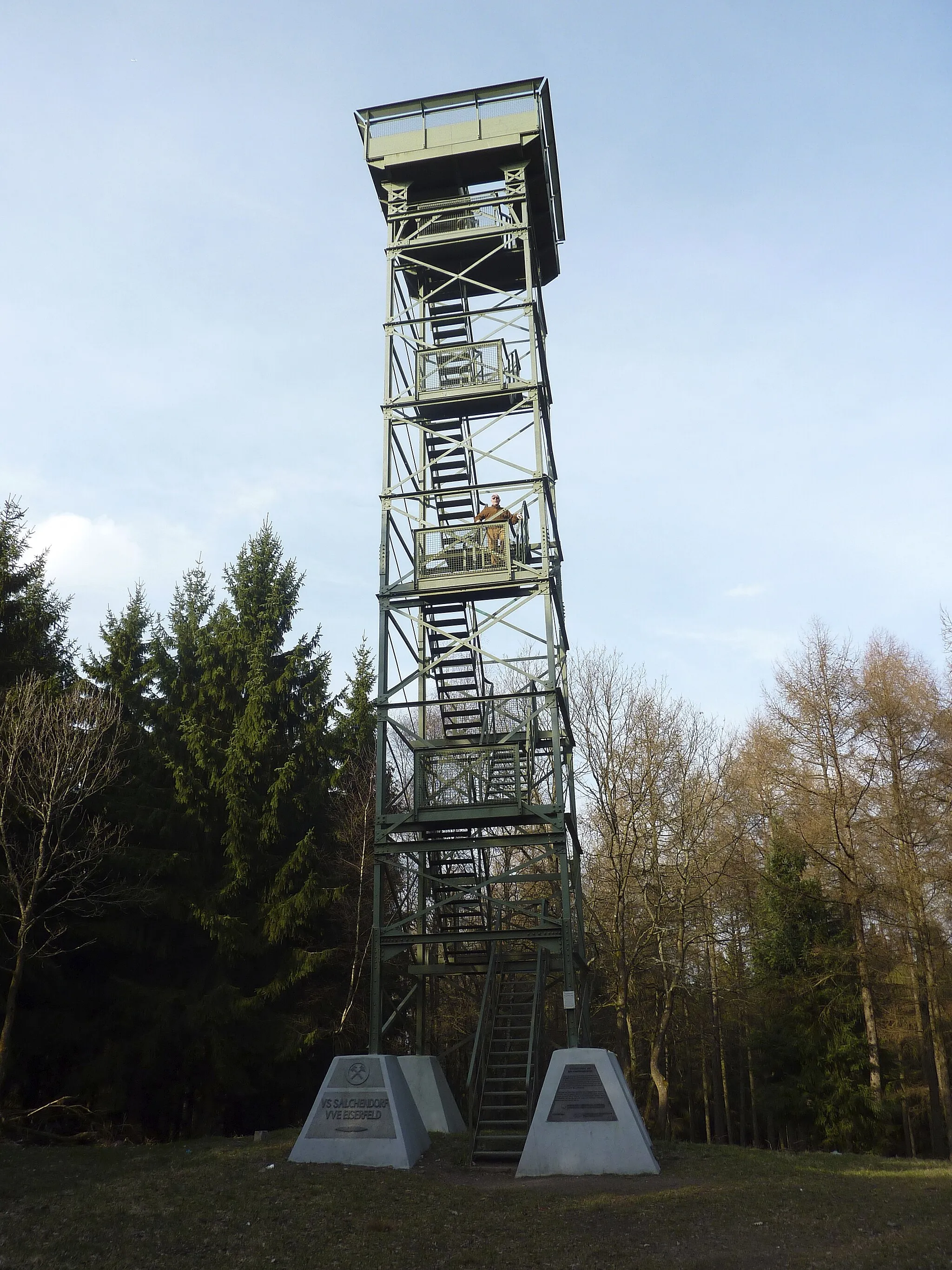 Photo showing: Eiserfeld, südlicher Stadtteil von Siegen, Nordrhein-Westfalen, Bundesrepublik Deutschland: Stahlfachwerk-Aussichtsturm (Höhe ca. 20 m) auf dem Pfannenberg (499 M ü. NN)