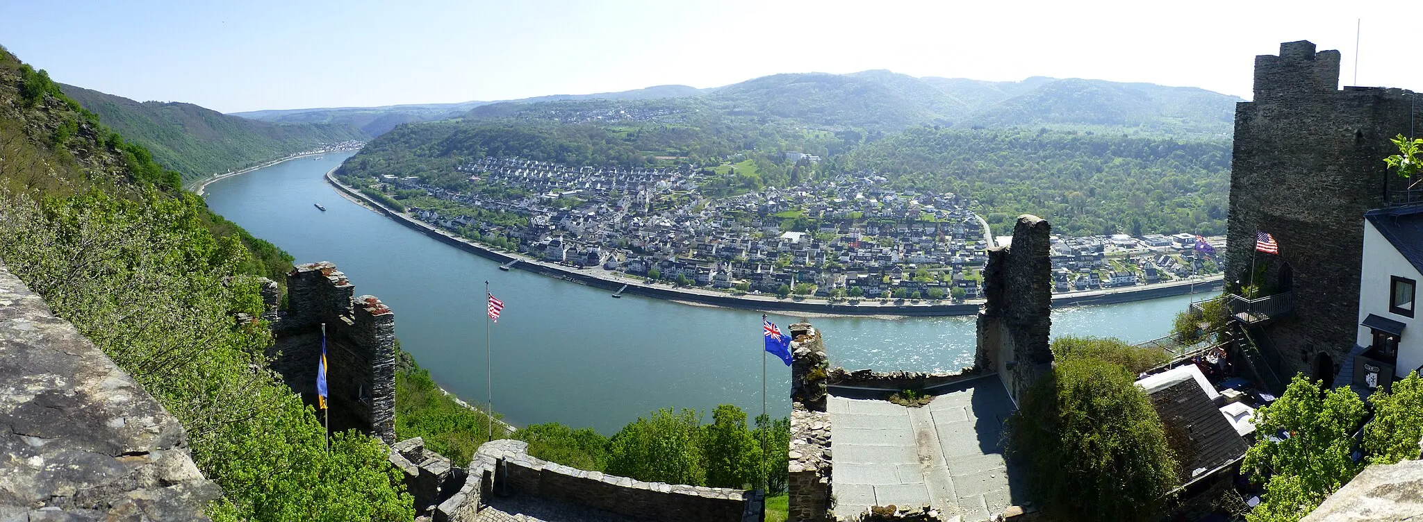 Photo showing: Panoramafoto vom Felsen am Bergfried der Burg Liebenstein mit Blick über den Rhein auf Bad Salzig