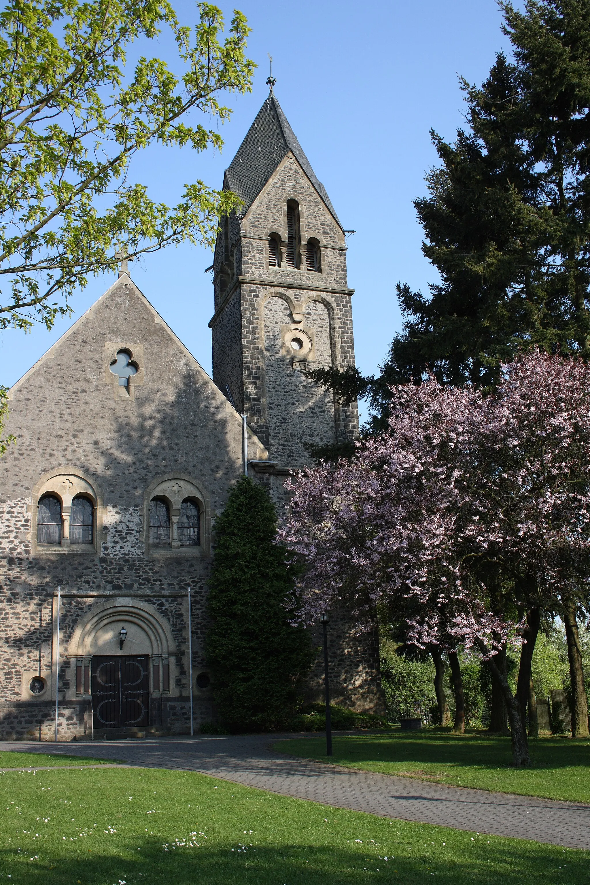 Photo showing: katholische Kirche St. Bernhard in Kürrenberg