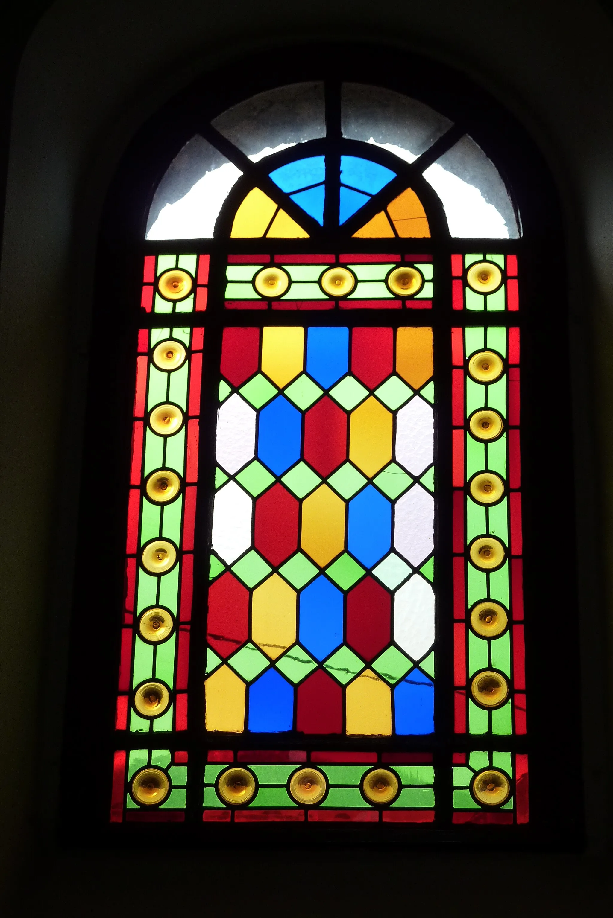 Photo showing: Bleiglasfenster in der Kapelle St. Lüfthildis in Staffel, einem Ortsteil von Kesseling