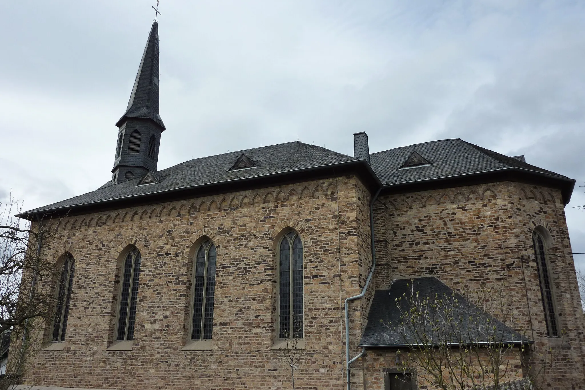Photo showing: Nordseite der Kirche St. Georg in Löhndorf, Stadtteil von Sinzig