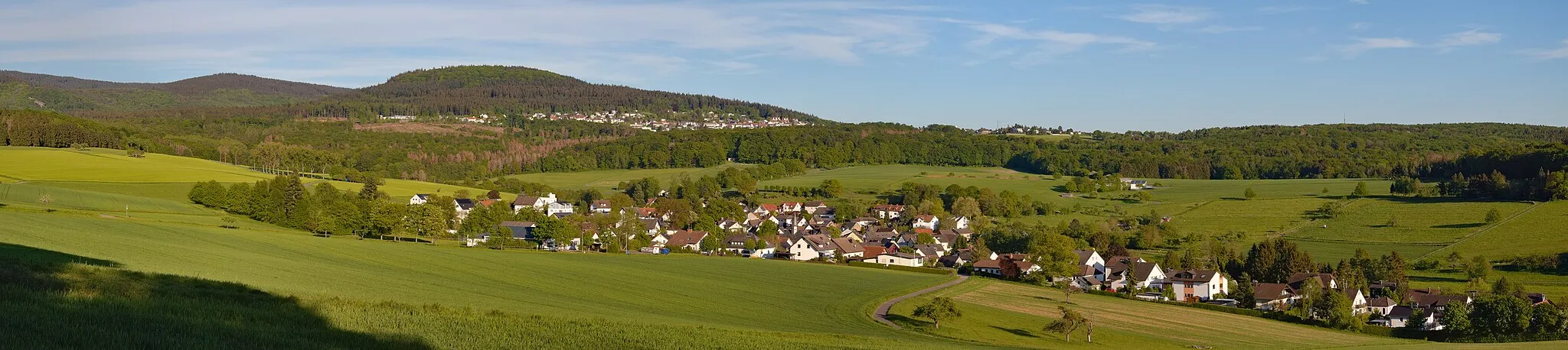 Photo showing: Nature park Rhein-Taunus, Hesse, Germany. Landscape near the village Kroeftel with the mountain Glaskopf and the village Glashütten in background.