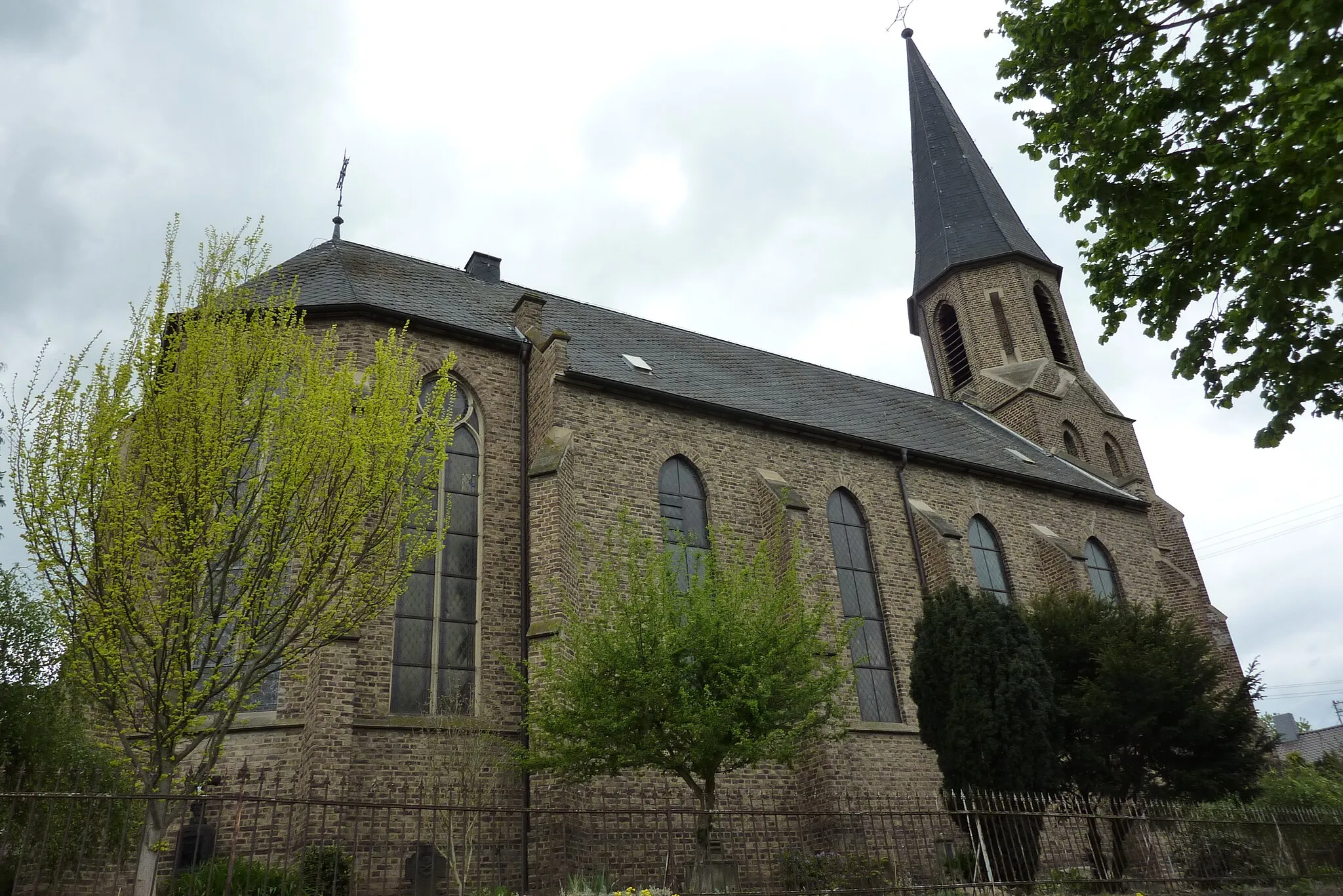 Photo showing: Katholische Kirche St. Peter und Vinzenz in Nierendorf