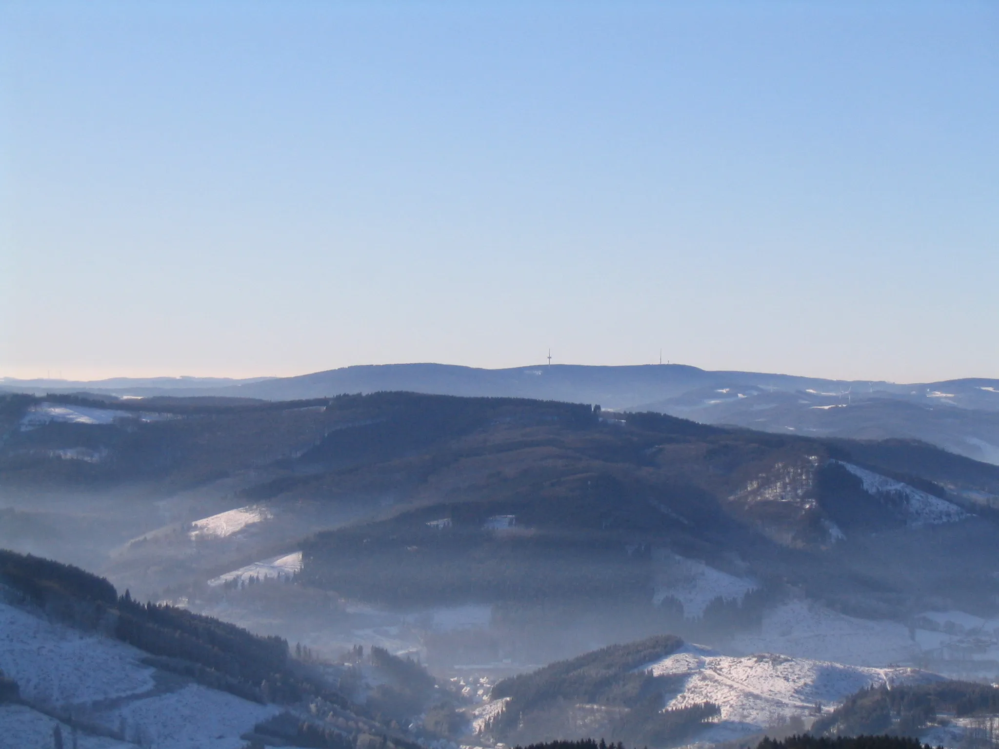 Photo showing: Blick vom Aussichtsturm auf dem Schomberg nach Südwesten zum Ebbegebirge