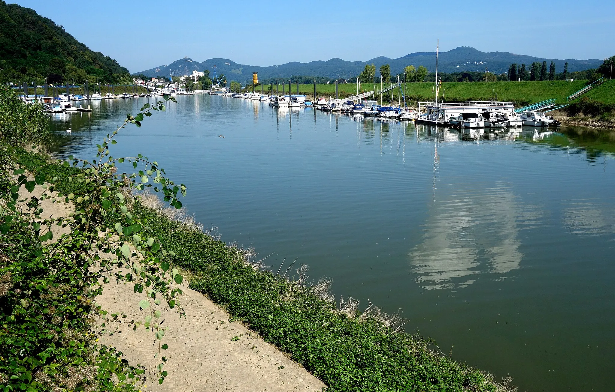 Photo showing: Remagen-Oberwinter (Rheinland-Pfalz): Yachthafen