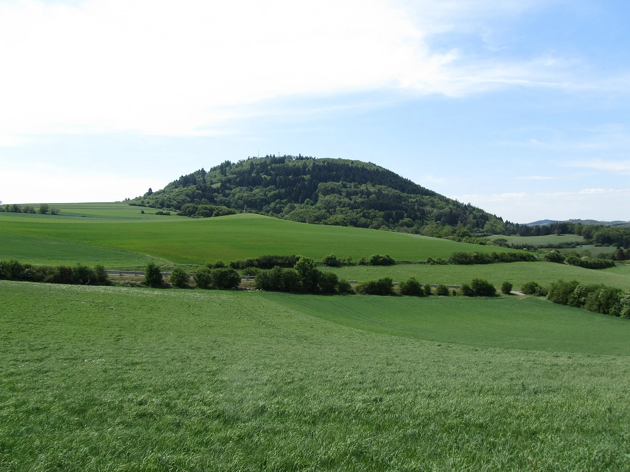 Photo showing: Hochsimmer (588 m) von Ostnordost.