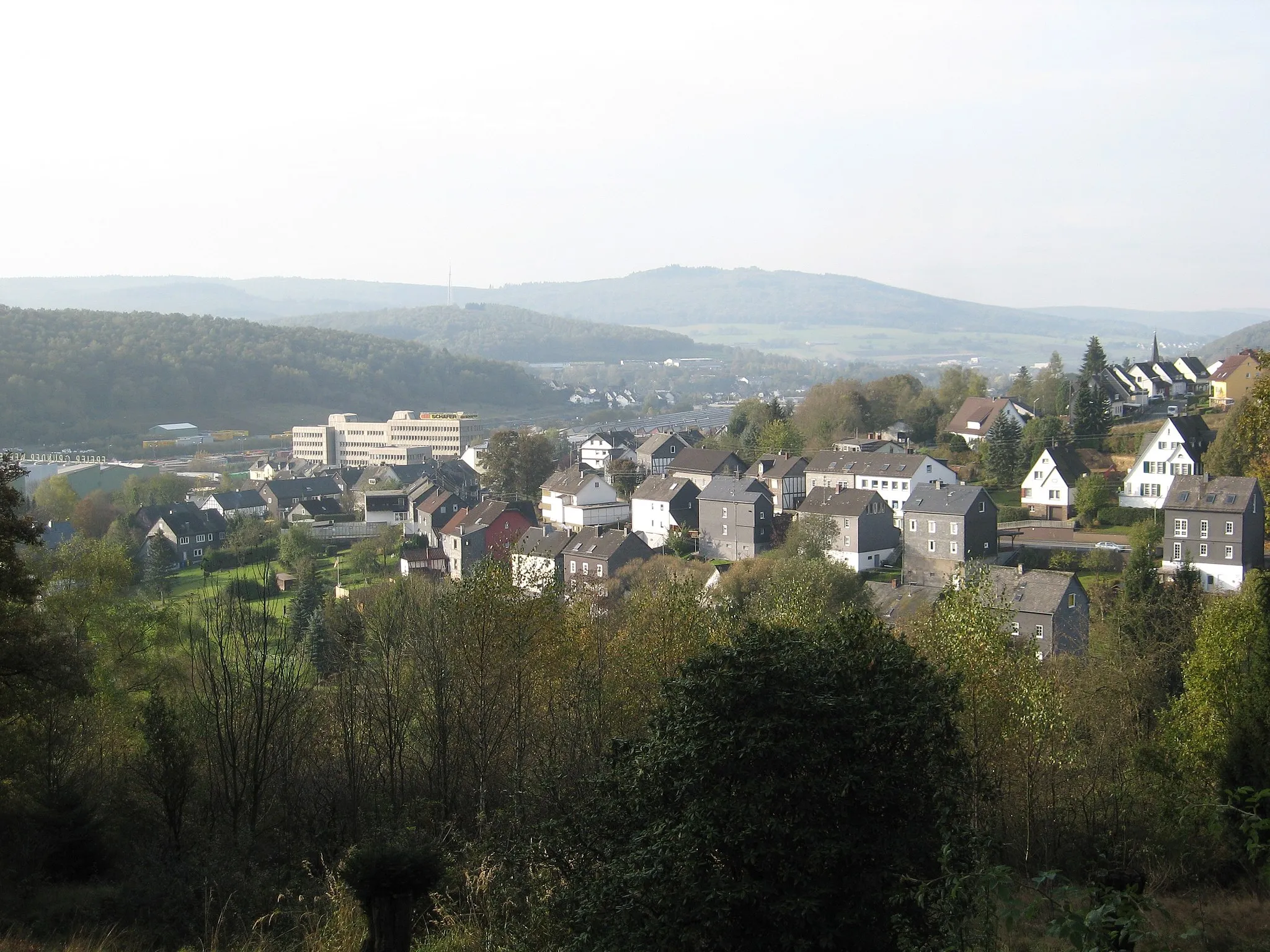 Photo showing: Salchendorf (Neunkirchen), Kreis Siegen-Wittgenstein (NRW) vom Ehrenmal aus gesehen.