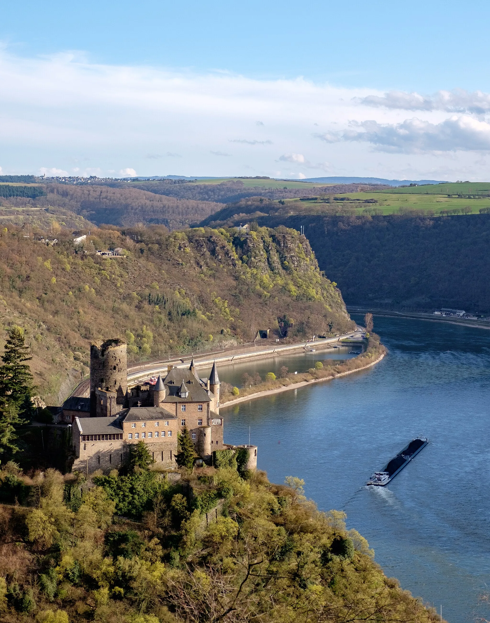 Photo showing: Burg Katz und Loreleyfelsen, von Dreiburgenblick bei Patersberg