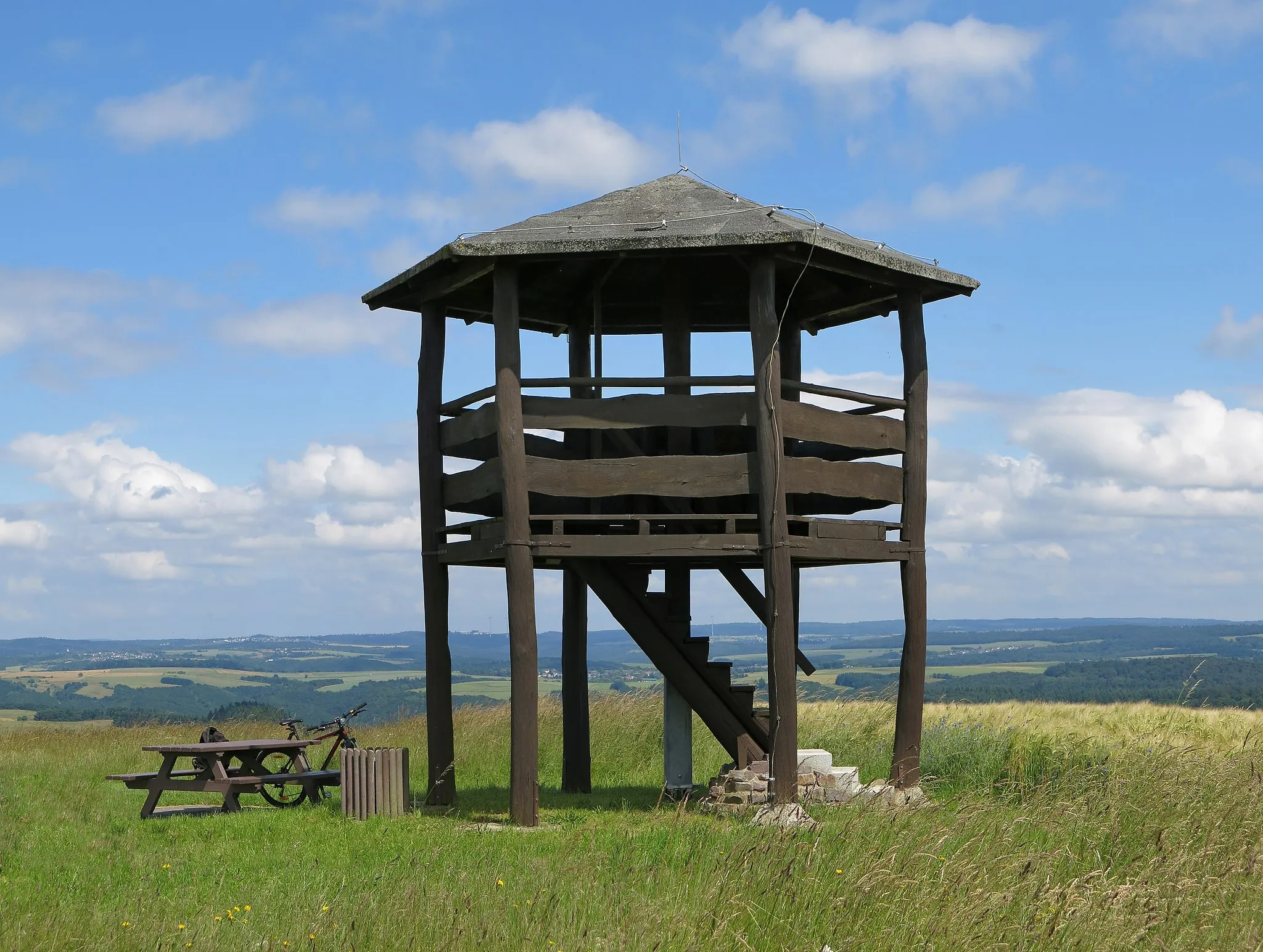 Photo showing: Lookout tower near Macken in Rhineland-Palatinate. See panorama-photo.net for a panoramic view from the tower.