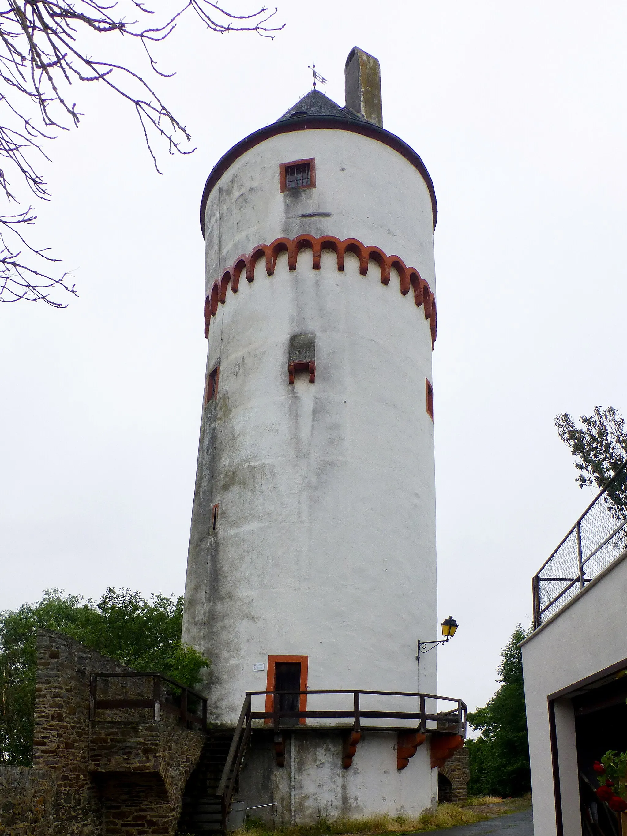 Photo showing: Lauffenburg in Münstermaifeld; Turm der Stadtbefestigung, auch Eulenturm oder Pulverturm genannt