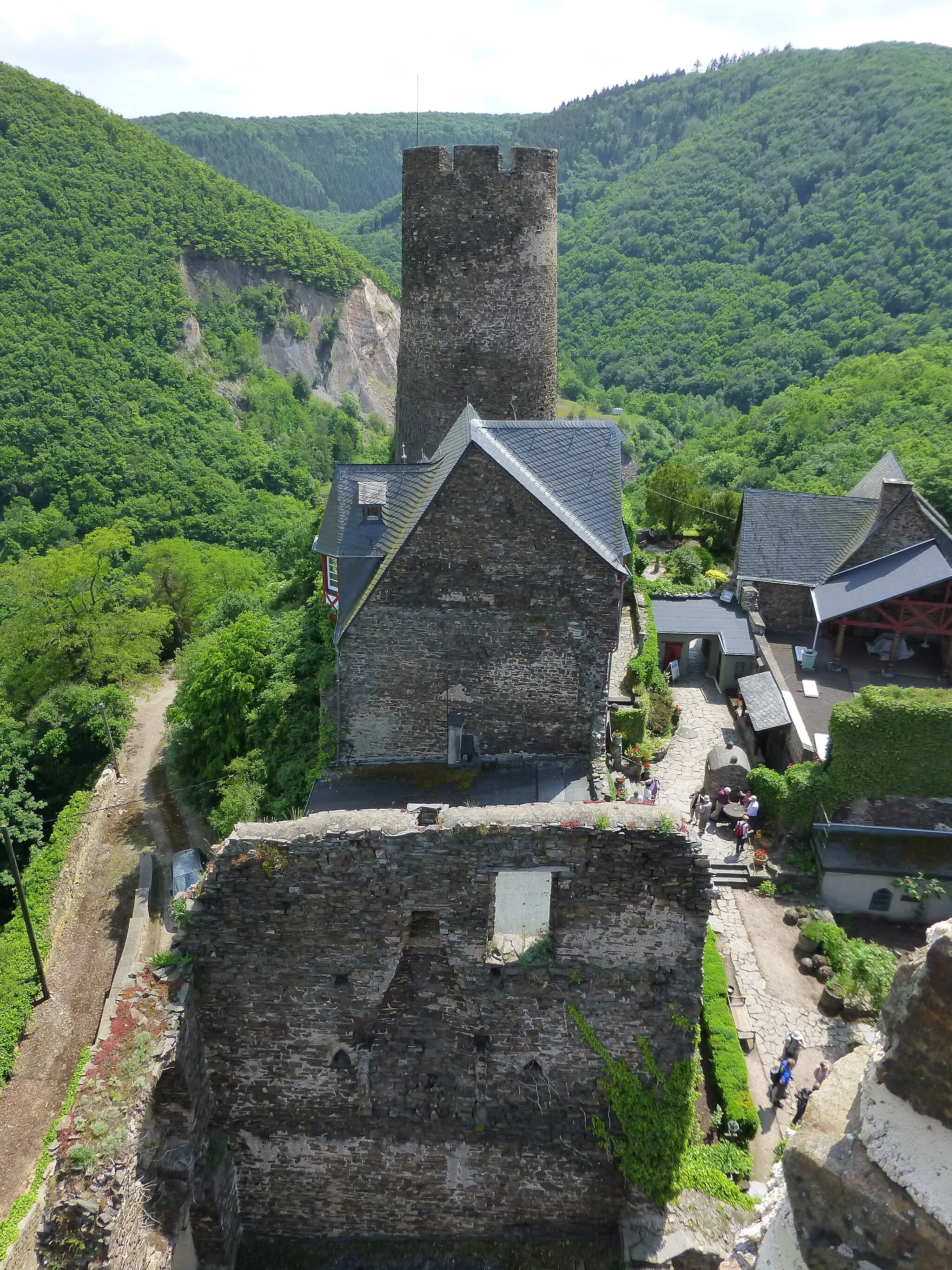 Photo showing: Burg Thurant; Blick vom Kölner Turm auf die Trierer Burg