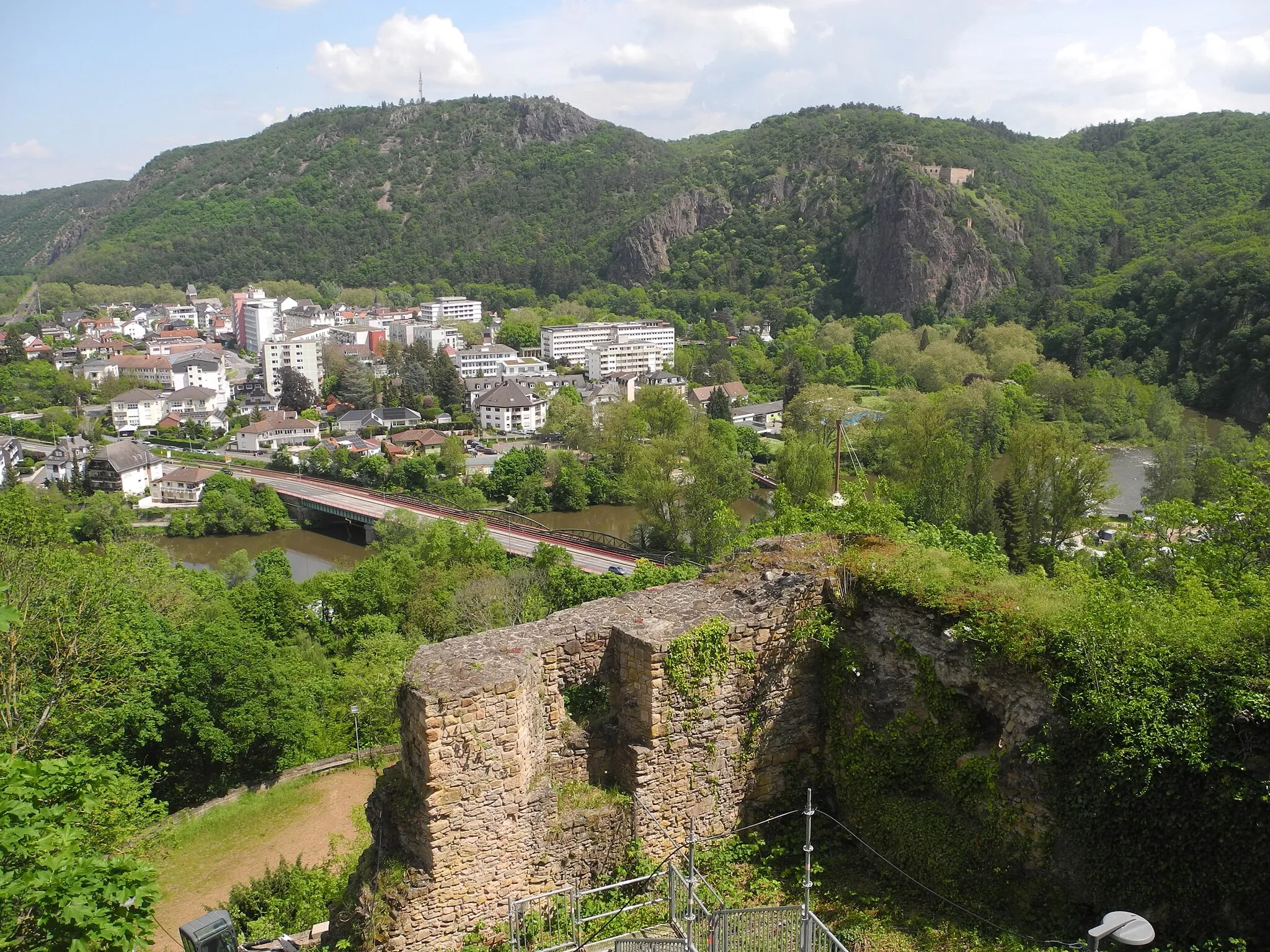 Photo showing: Bad Kreuznach, Stadtteil Bad Münster am Stein-Ebernburg, Blick von der Ebernburg nach Nordosten auf Bad Münster am Stein in der Nahebiegung