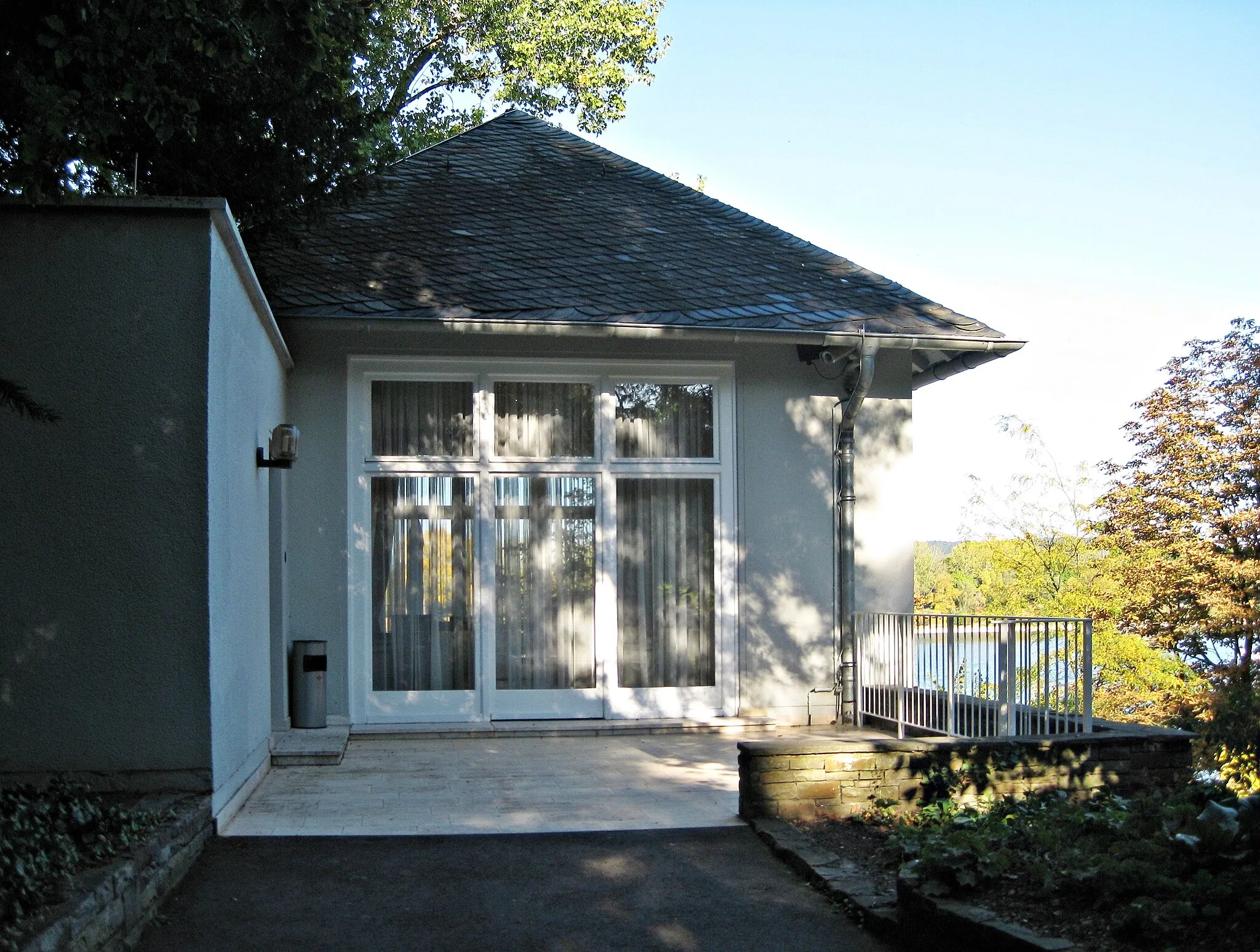 Photo showing: Bonn: Kanzler-Teehaus (Chancellor's Tea House; built in 1955) in the park of the Palais Schaumburg.