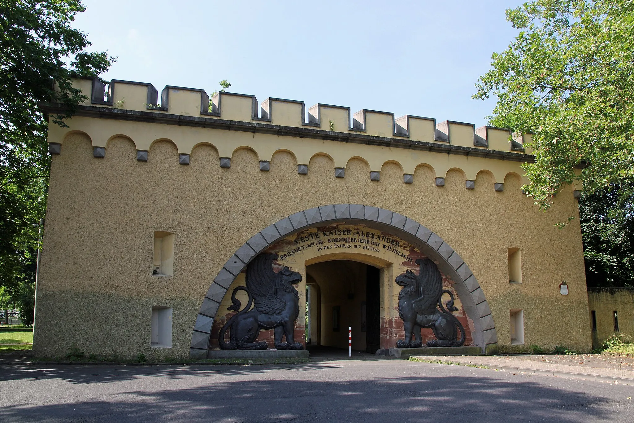 Photo showing: Loins Gate of Fortress Kaiser Alexander in Koblenz