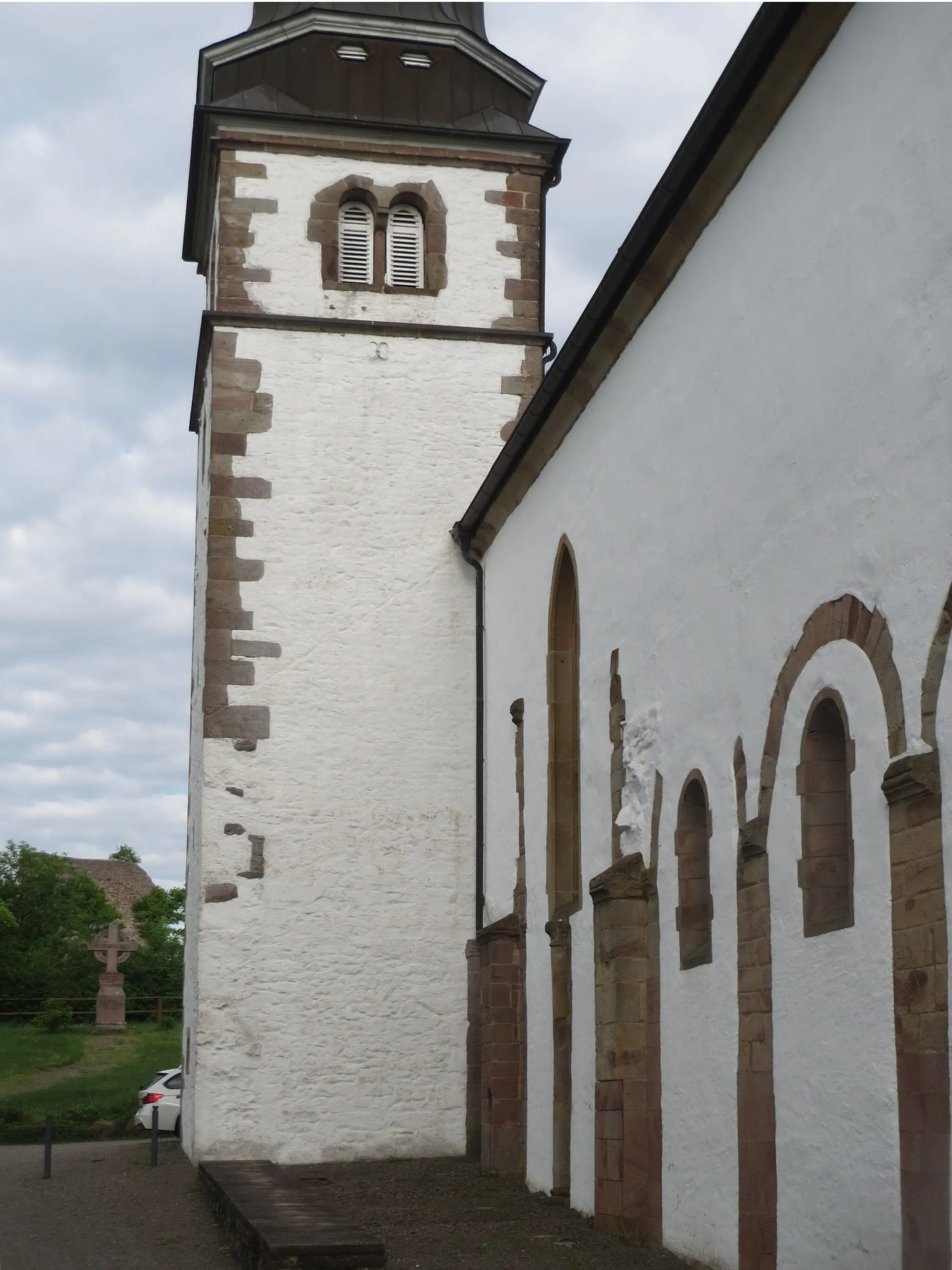 Photo showing: Propsteikirche St. Remigius auf dem Remigiusberg bei Kusel, romanische Pfeilerbasilika mit gotischem Chor aus dem 1/4 des 12. Jh., Quer- und Seitenschiffe abgebrochen