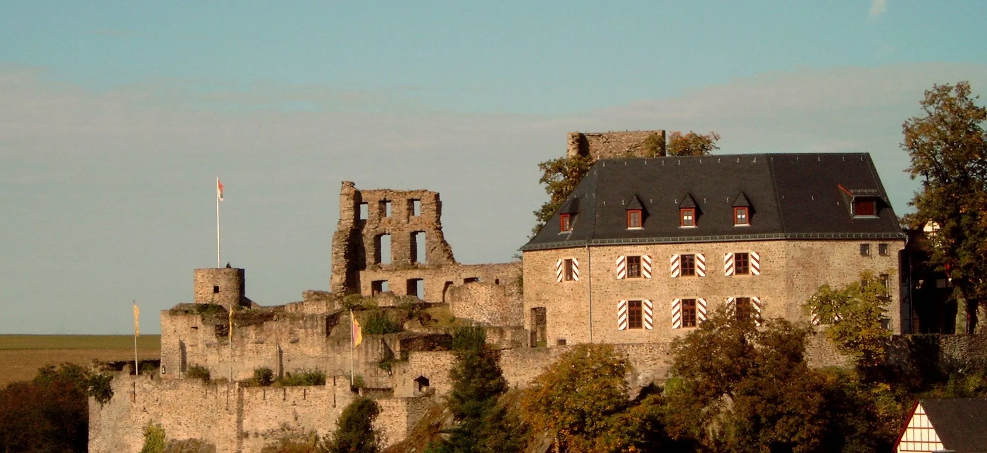 Photo showing: Burgberg mit Kastellauner Burg