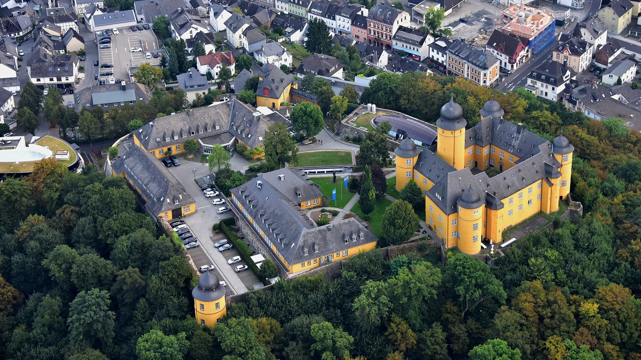 Photo showing: Schloss Montabaur, Luftaufnahme (2016)