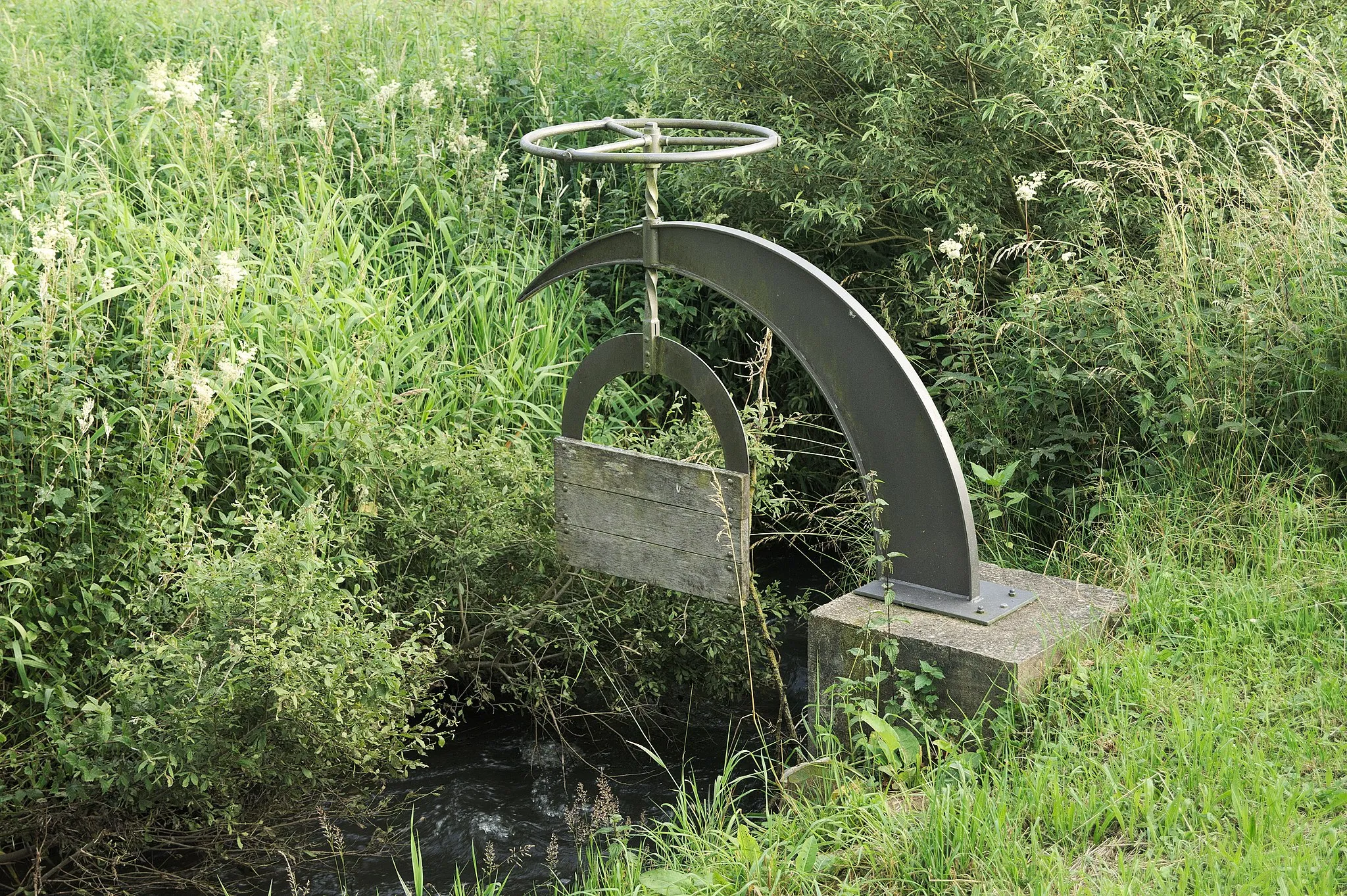 Photo showing: Symbolized weir as a symbol for historic measures of meadow watering. Part of the sculpture park of Steinebach. The works are inspired by local historical facts and sources. Steinebach an der Wied municipality, Westerwald, Germany.