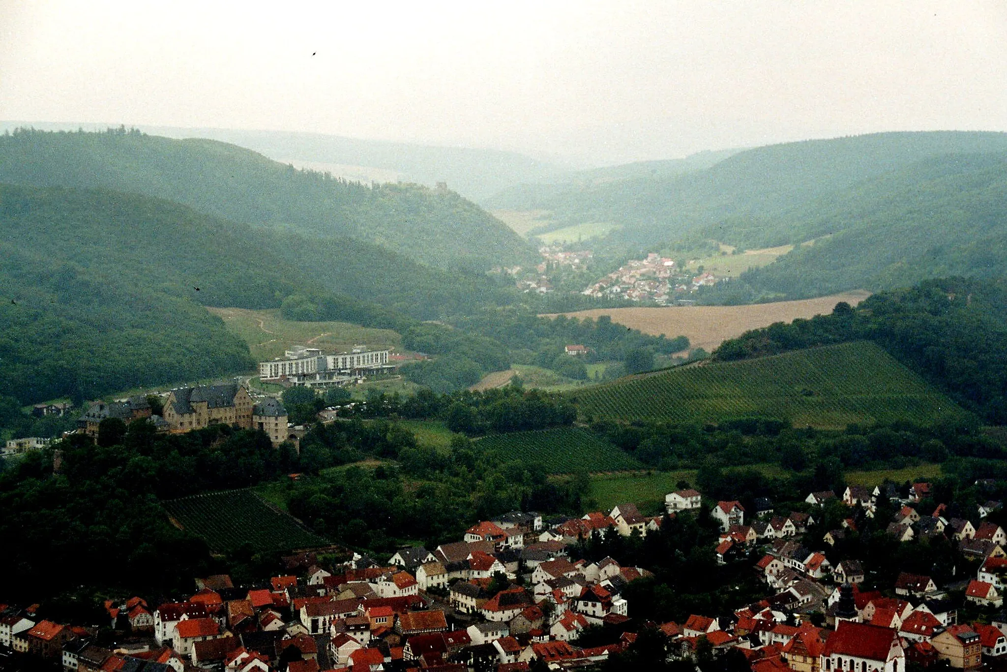 Photo showing: Rotenfels nearby Traisen, view to Altenbamberg