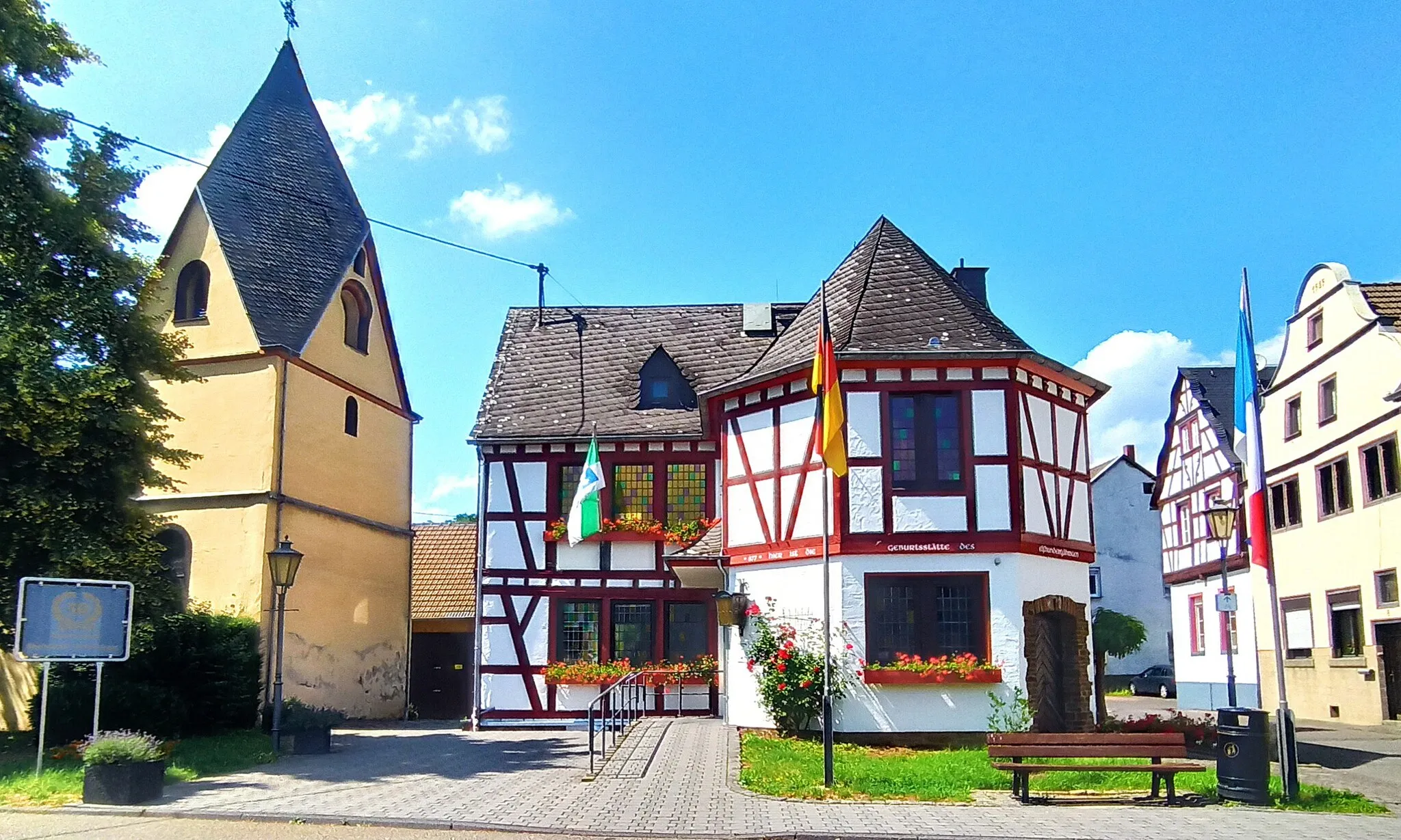 Photo showing: Historisches Rathaus im Gertrudenhof mit Kapelle, Foto aus 2021