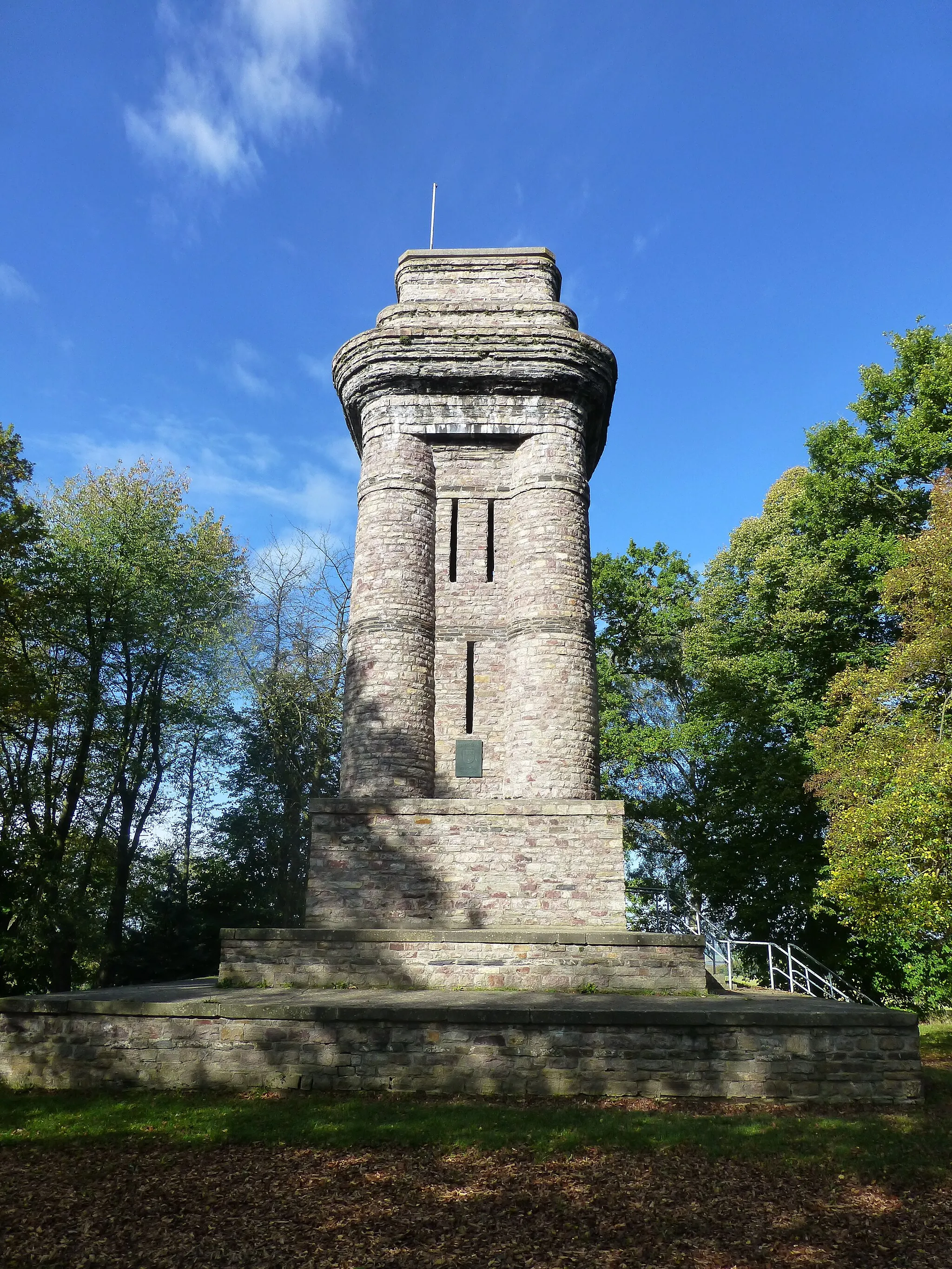 Photo showing: Sargenroth – der Bismarckturm wurde am 31.08.1902 fertiggestellt